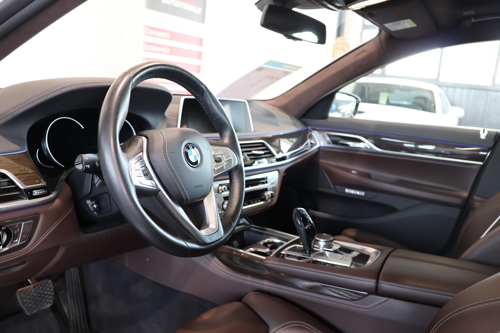 BMW 750i xDrive Steptronic-image-10