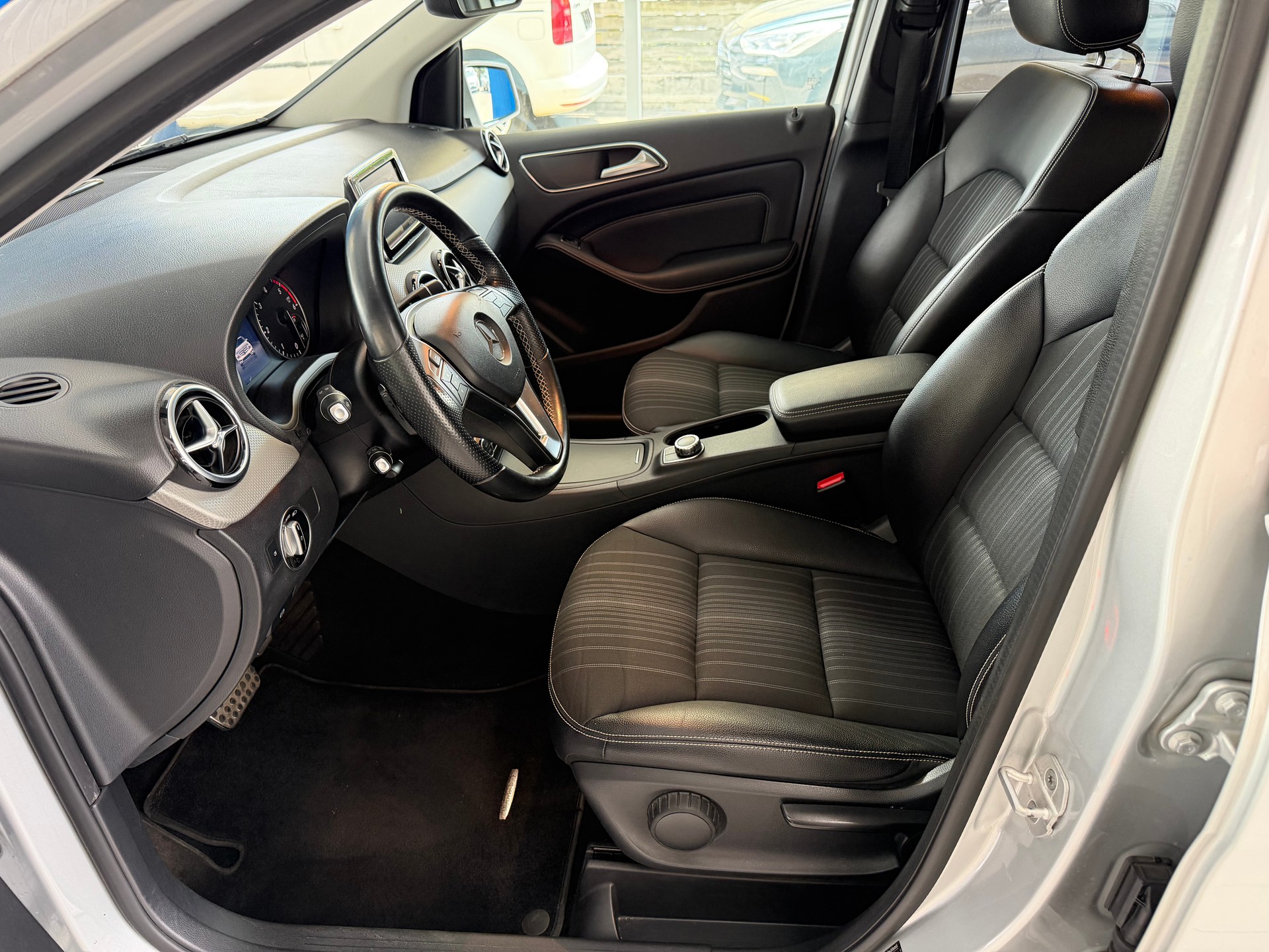 MERCEDES-BENZ B 220 CDI 7G-DCT-image-11