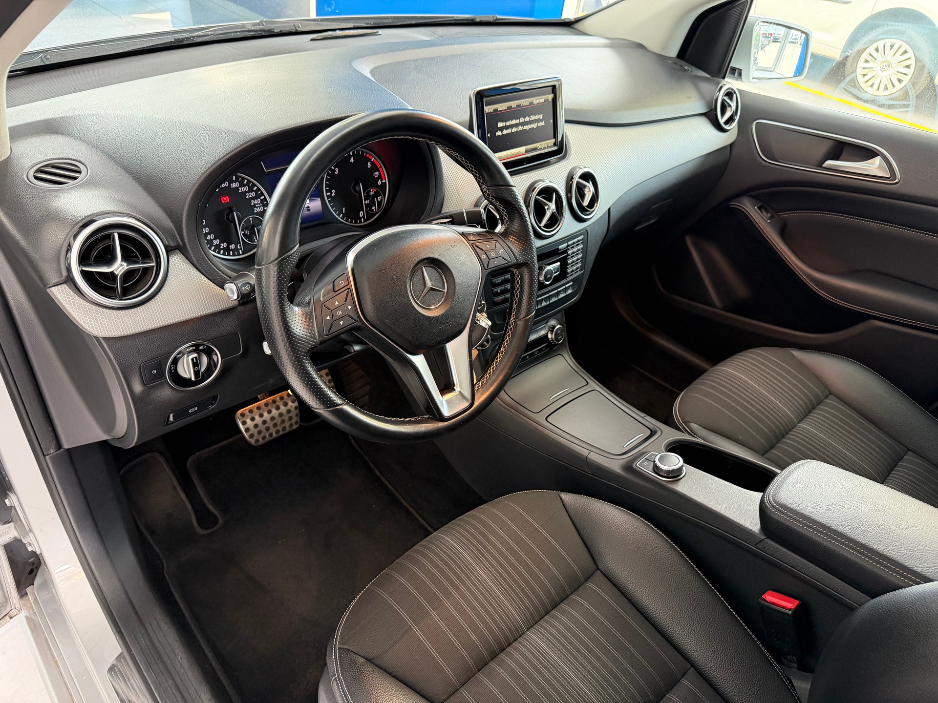 MERCEDES-BENZ B 220 CDI 7G-DCT-image-12