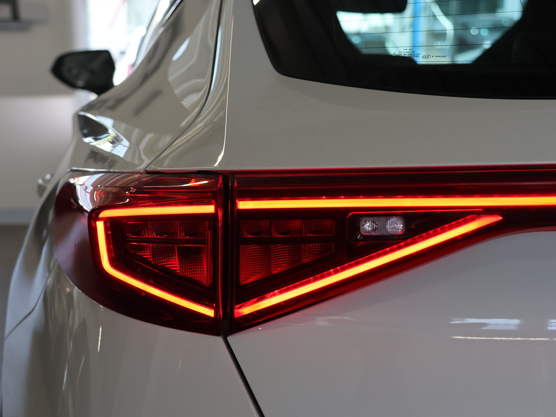 CUPRA Formentor 2.0TSI VZ 4Drive DSG *Rückfahrkamera* *Panoramadach* *Sitzheizung*-image-27