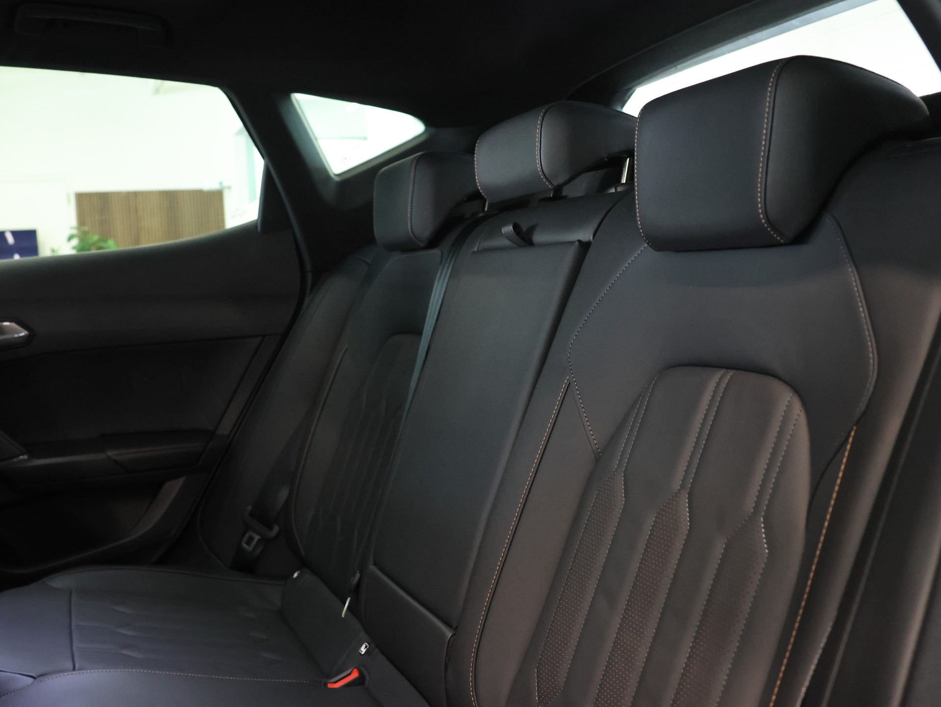 CUPRA Formentor 2.0TSI VZ 4Drive DSG *Rückfahrkamera* *Panoramadach* *Sitzheizung*-image-25