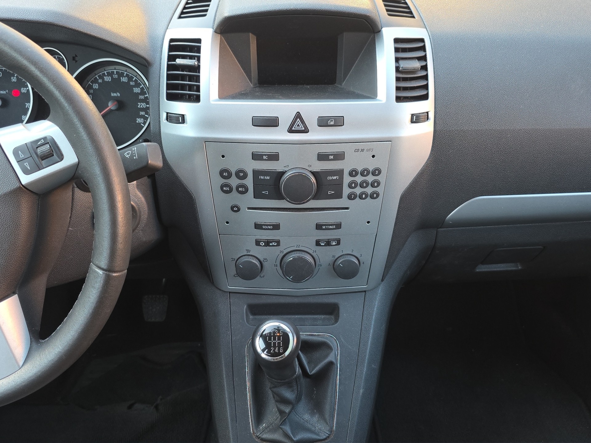 OPEL Zafira 2.2i 16V Cosmo-image-11