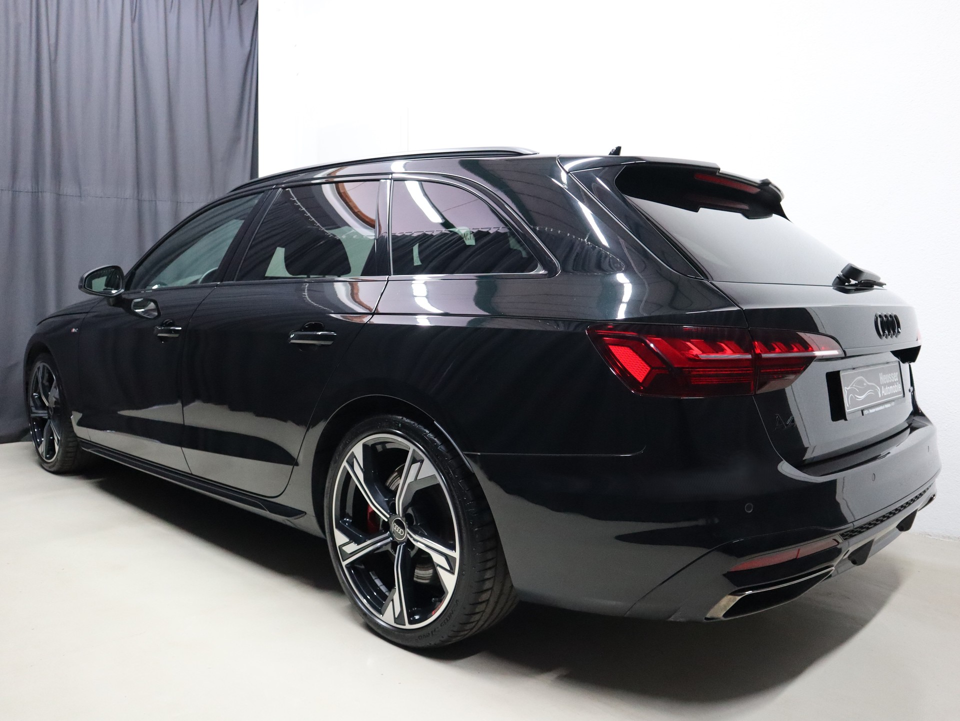 AUDI A4 Avant 45 TFSI S line S-tronic quattro - Competition Edition Plus - Panorama - Navi - Matrix LED - AHK - 265 PS-showroom-element-3