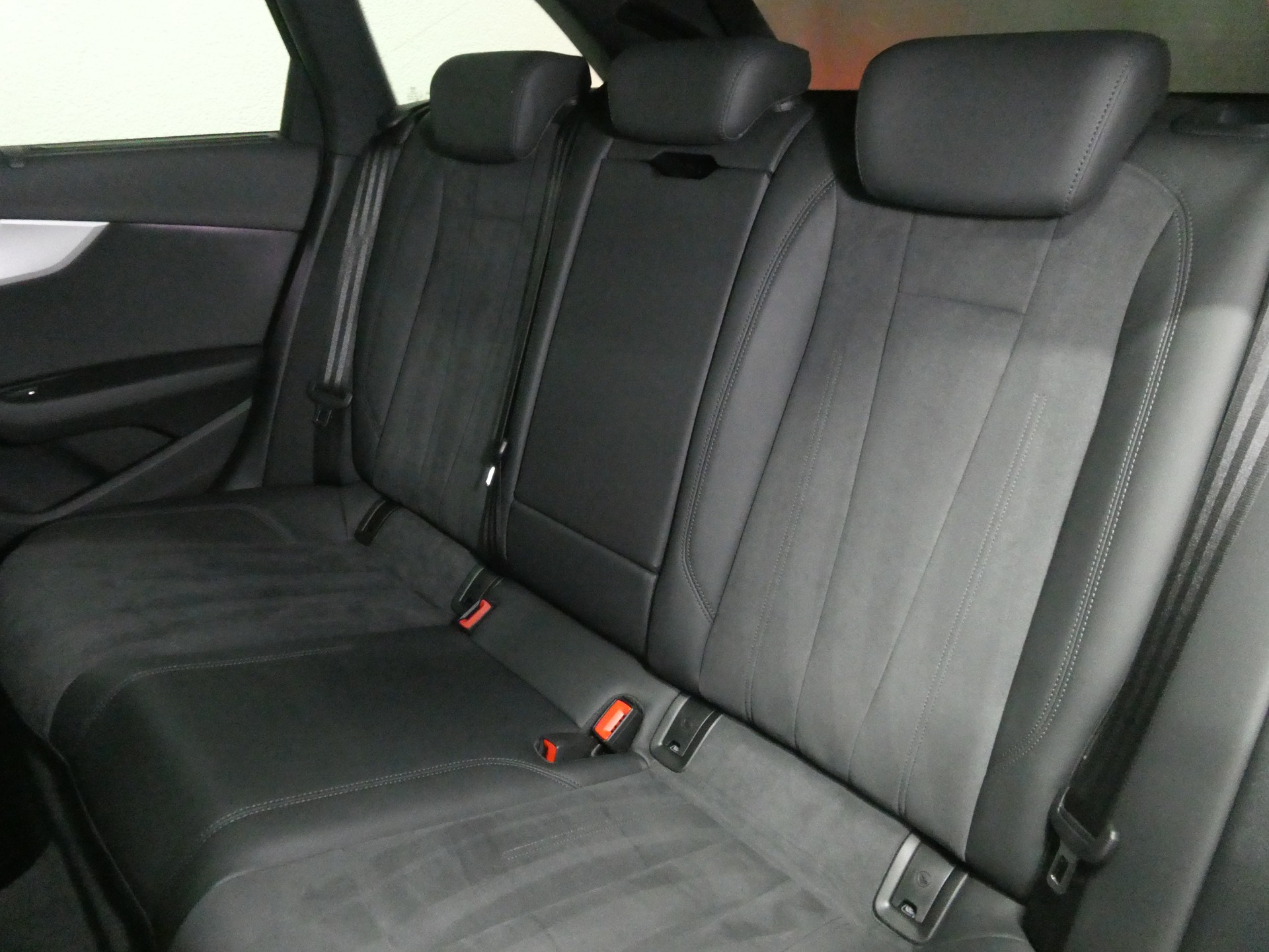AUDI A4 Avant 45 TFSI S line S-tronic quattro - Competition Edition Plus - Panorama - Navi - Matrix LED - AHK - 265 PS-image-11