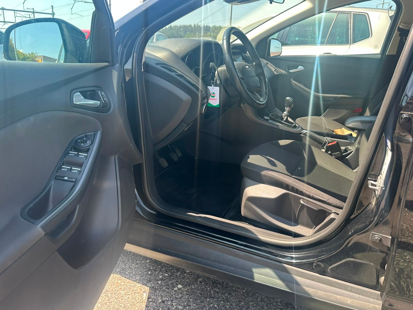 FORD Focus 1.0 SCTi Black Edition-image-9