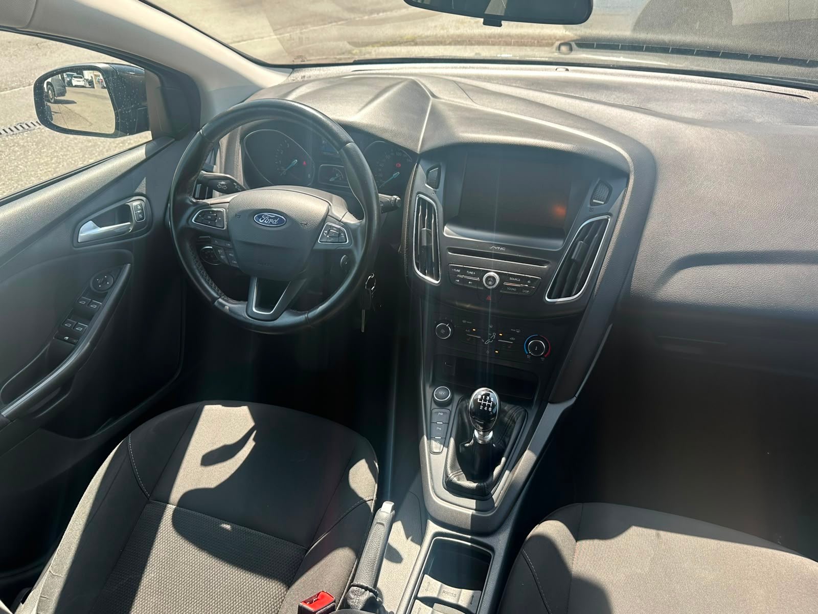 FORD Focus 1.0 SCTi Black Edition-image-6