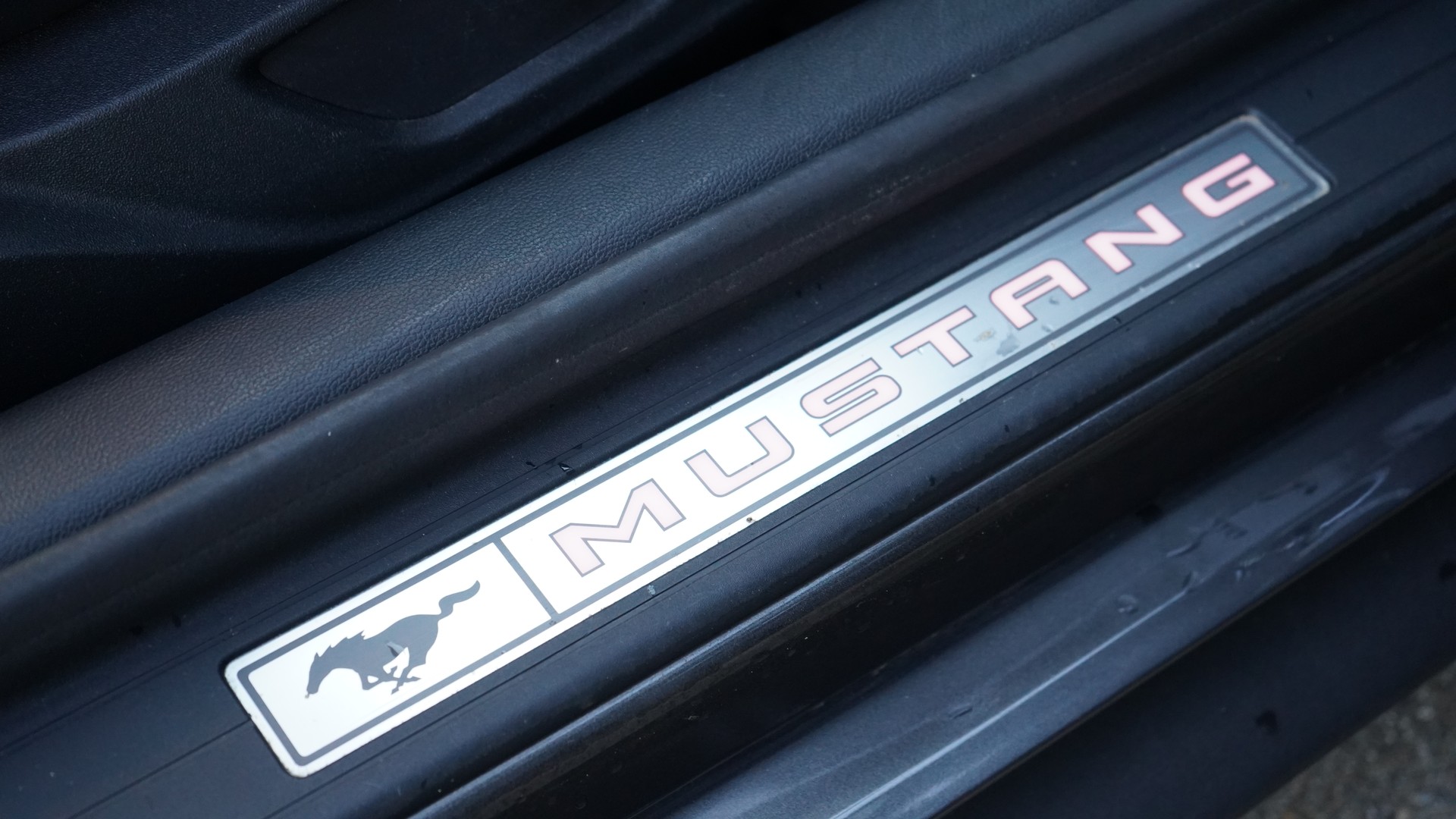 FORD Mustang Fastback 5.0 V8 GT Automat-image-21