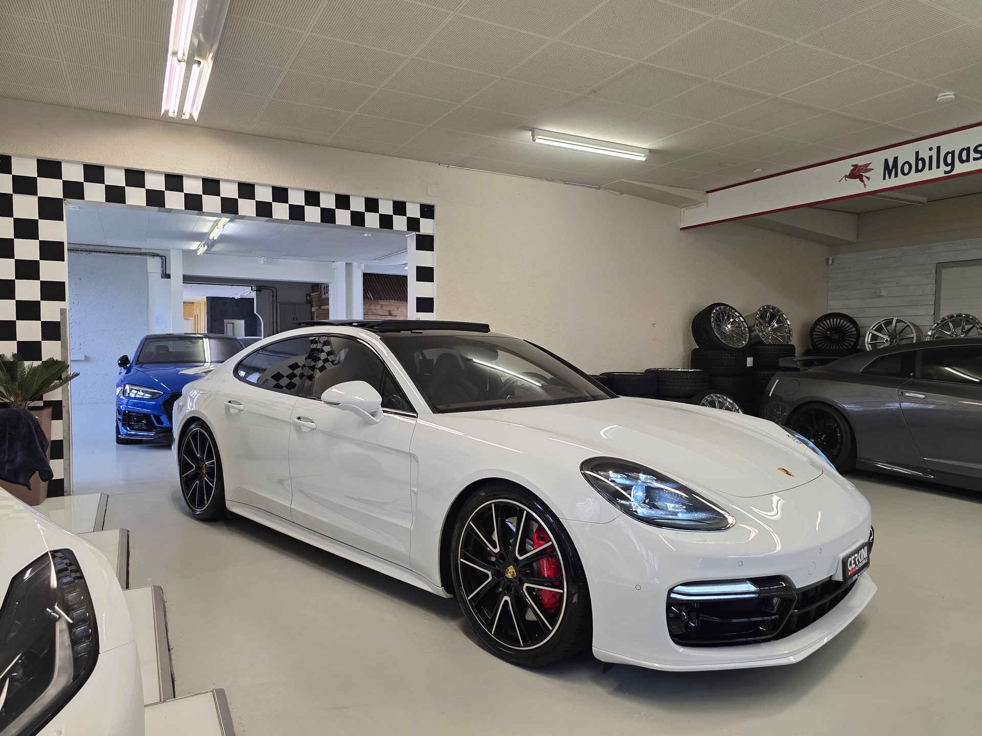 PORSCHE Turbo