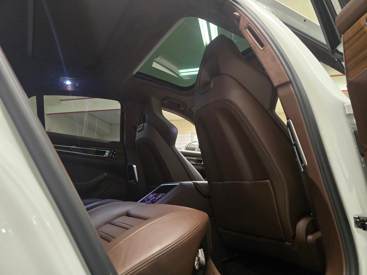 PORSCHE Turbo-image-12