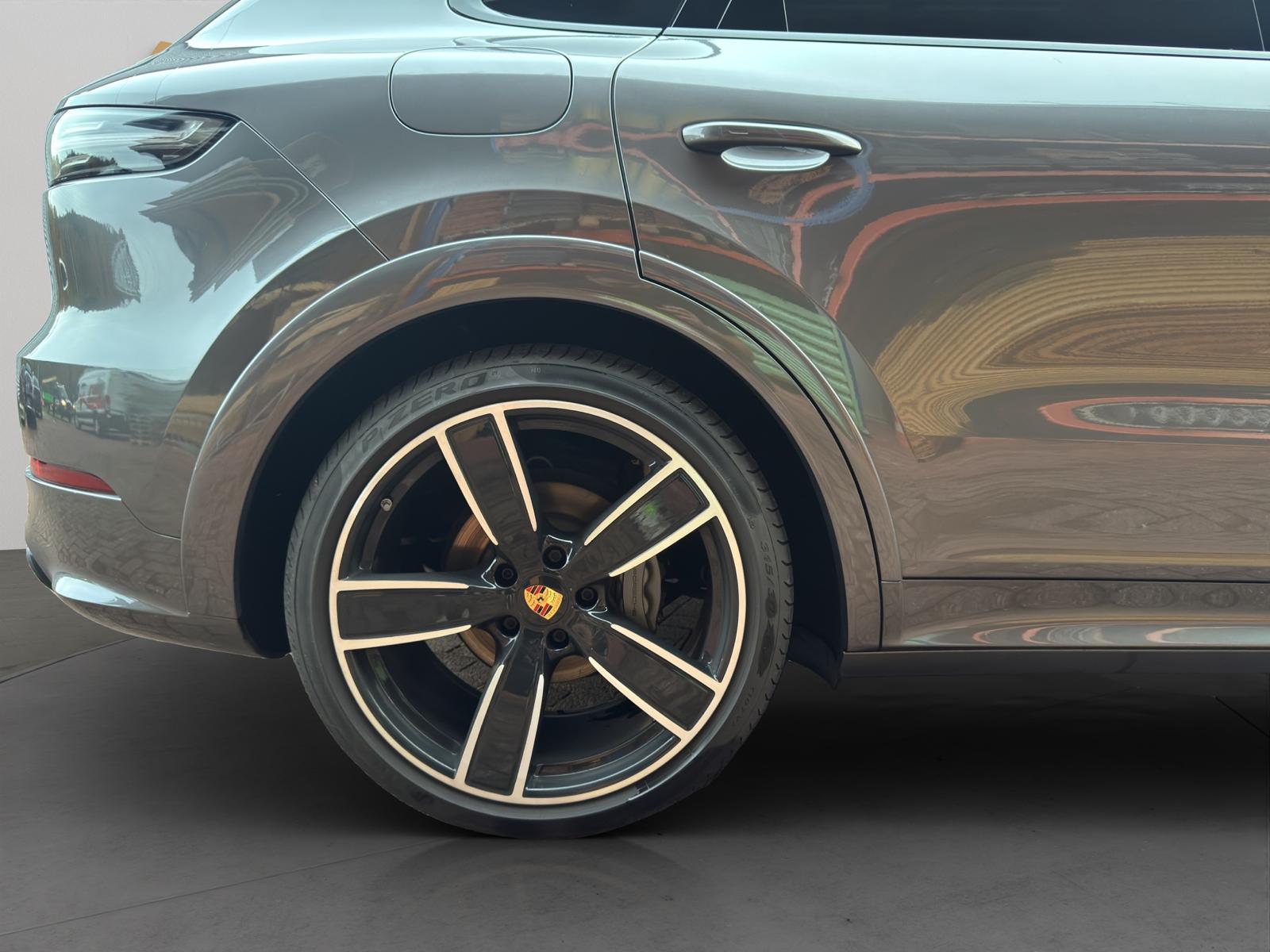PORSCHE Cayenne S-image-9