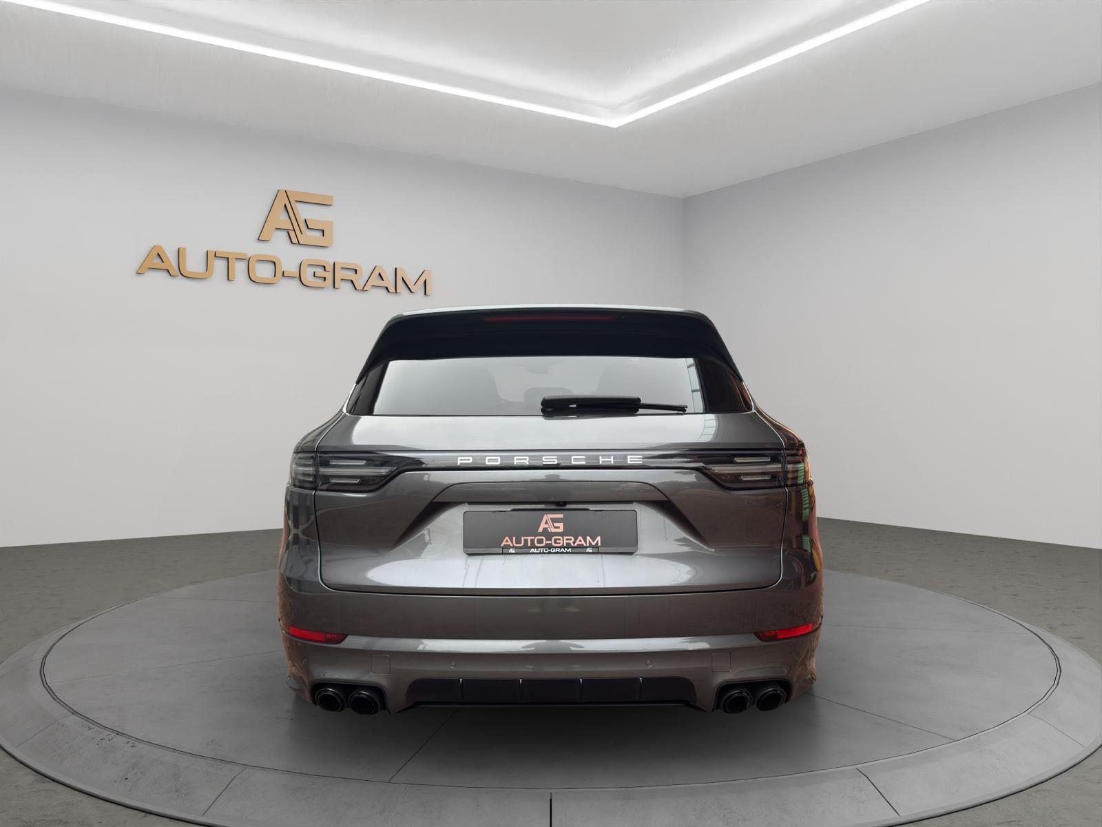PORSCHE Cayenne S-showroom-element-3