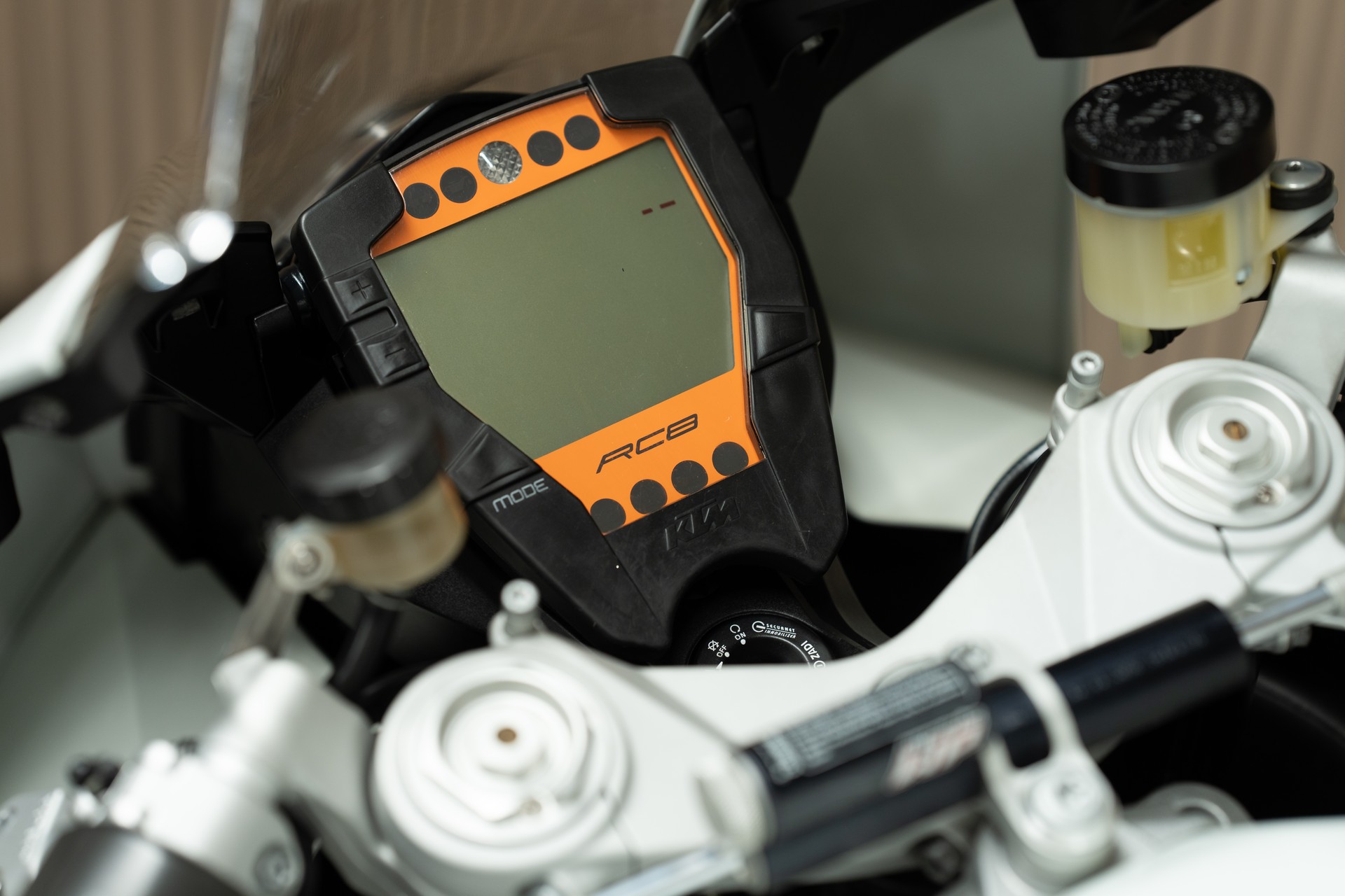KTM 1190 RC8-image-2