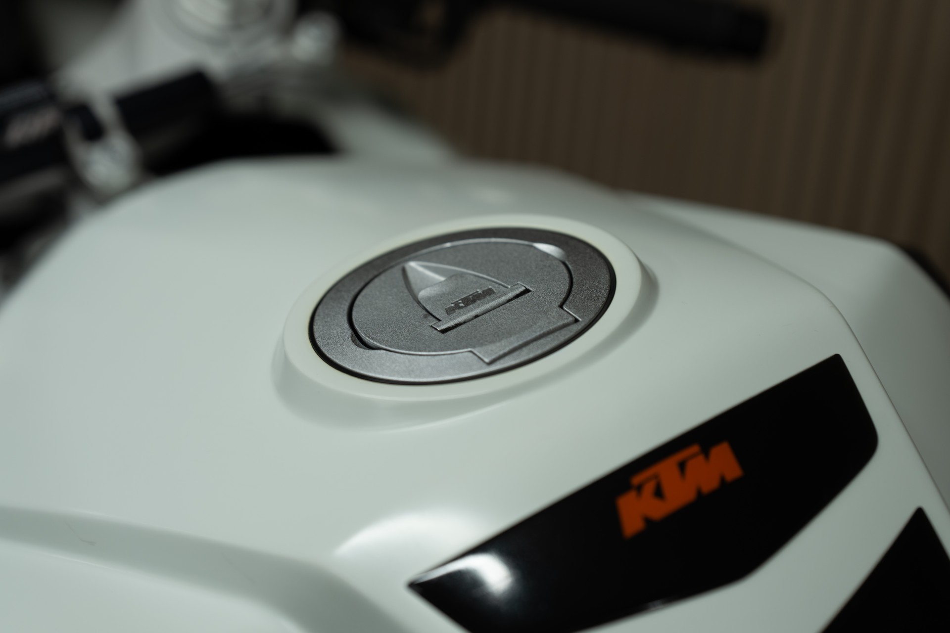KTM 1190 RC8-image-3