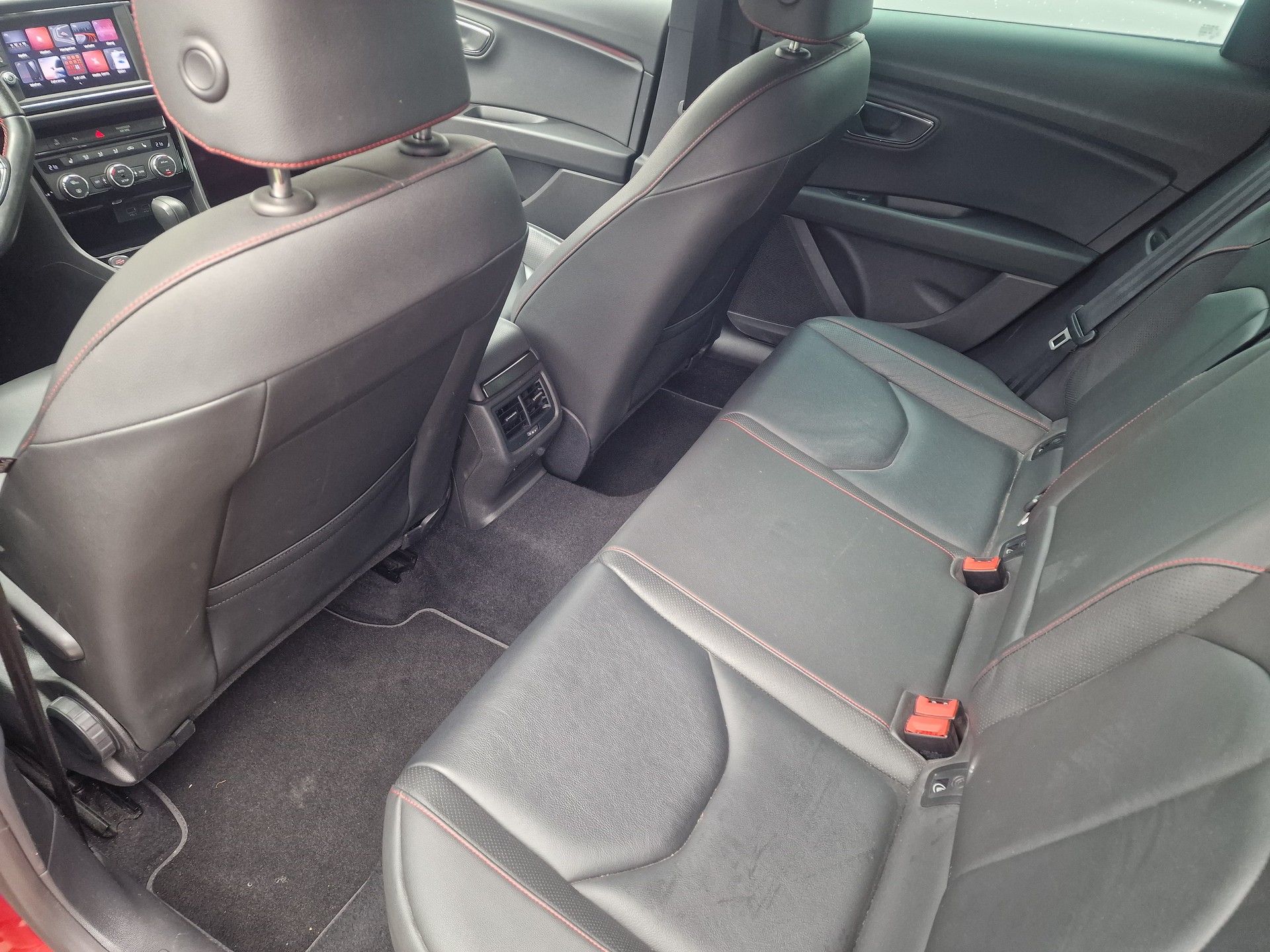 SEAT 1.5 TGI FR DSG Lane Assist-image-9