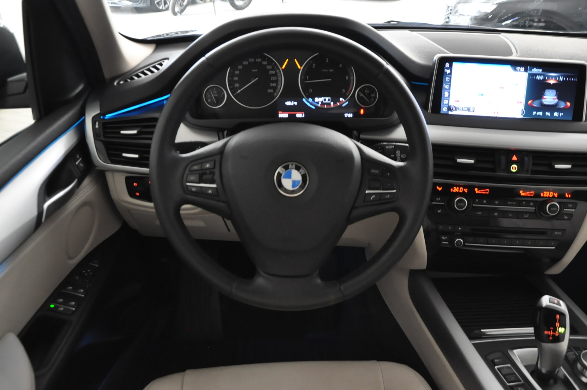 BMW X5 xDrive 30d Steptronic-image-17