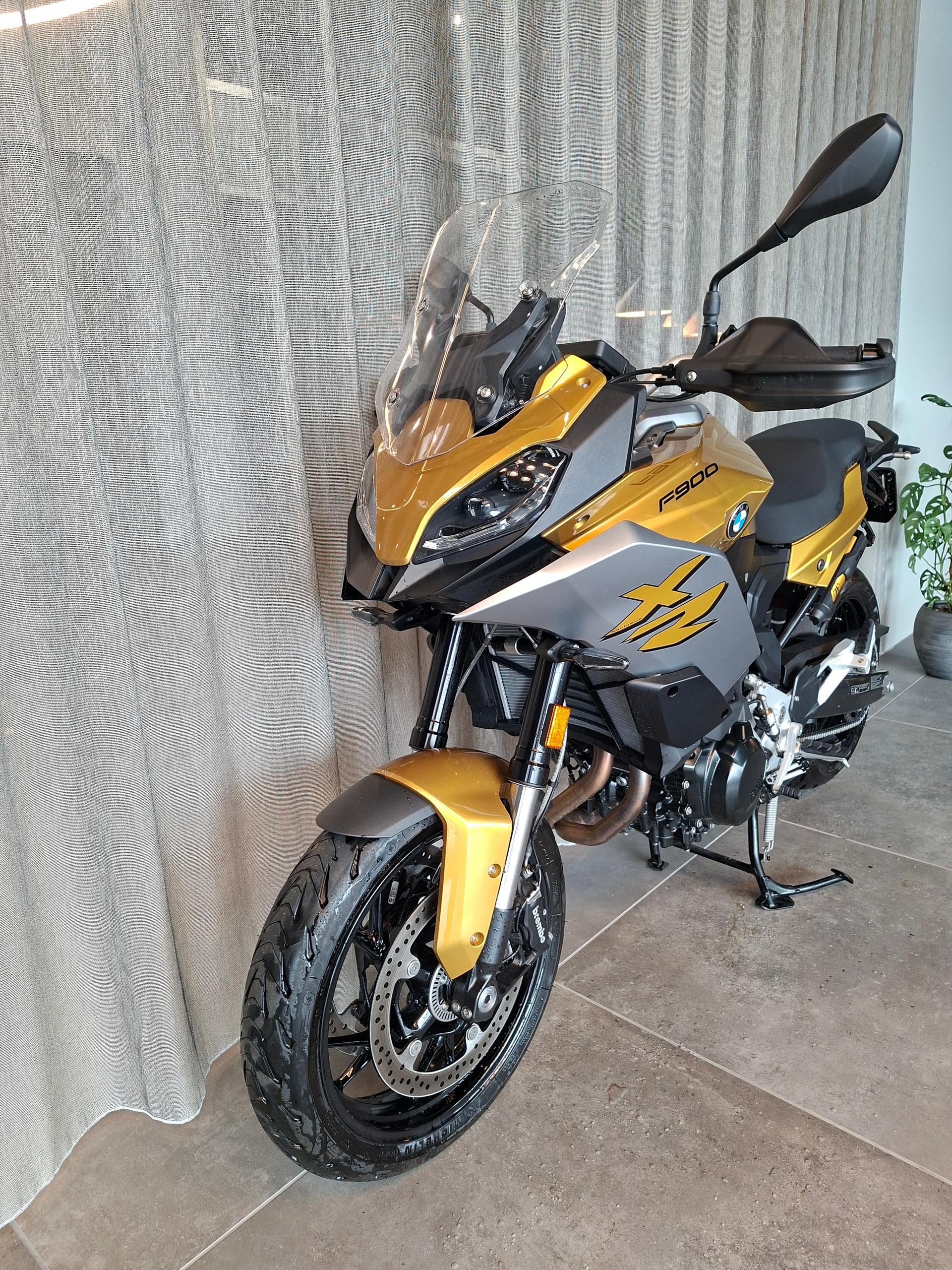 BMW F 900 XR A2 (35kW) ABS-image-2