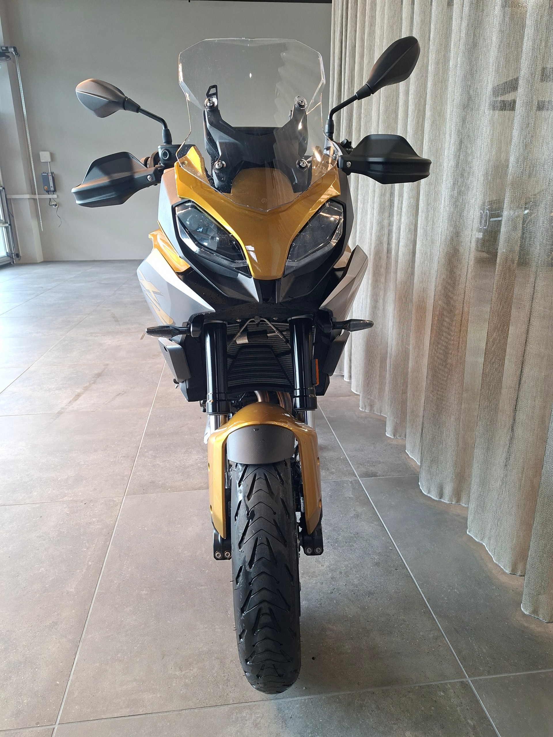 BMW F 900 XR A2 (35kW) ABS-image-3