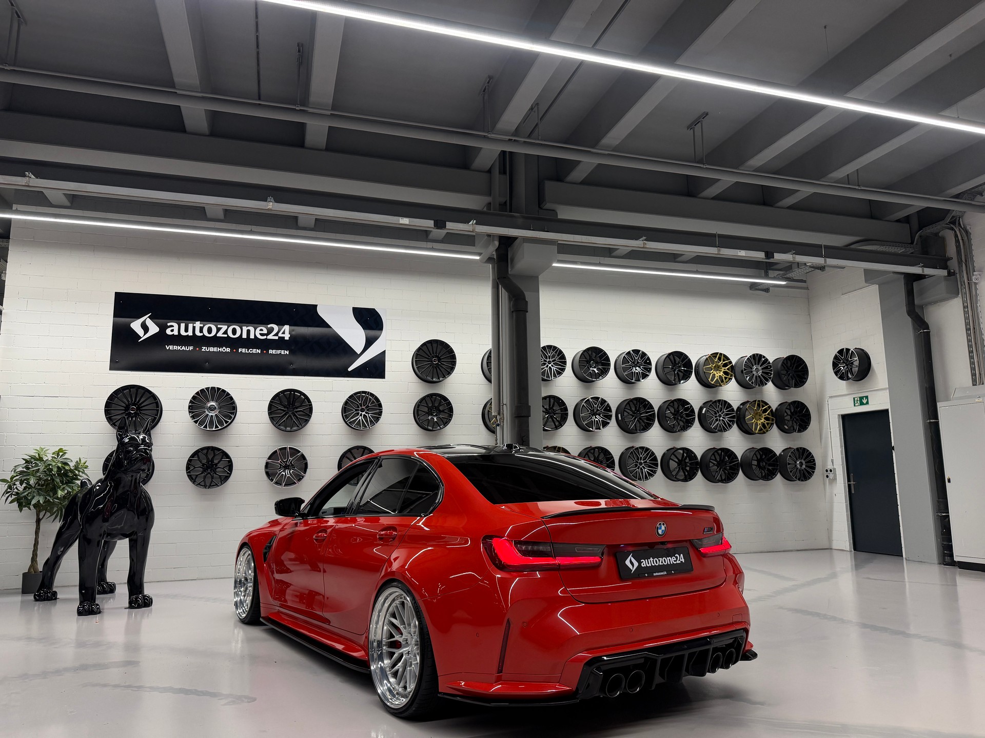 BMW M3 Competition xDrive Toronto Red *BMW Neuwagen Anschlussgarantie bis 27.11.26*-showroom-element-1