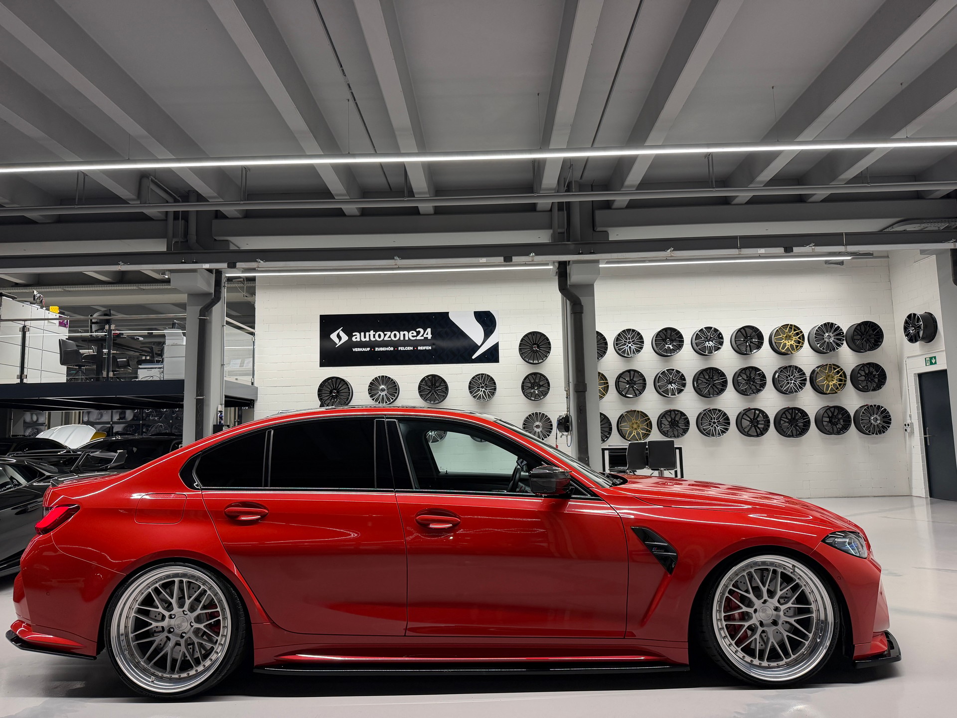 BMW M3 Competition xDrive Toronto Red *BMW Neuwagen Anschlussgarantie bis 27.11.26*-image-8