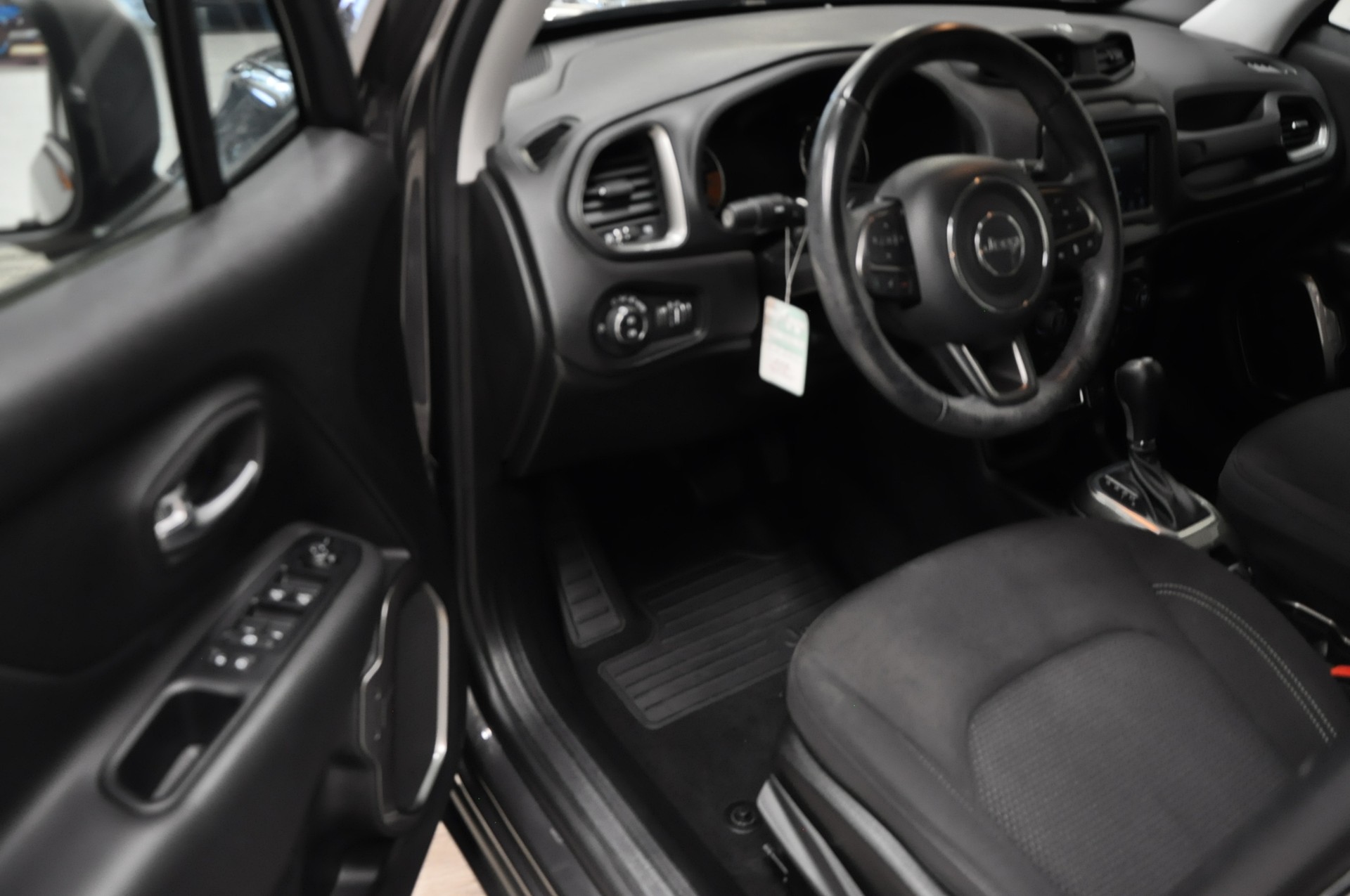 JEEP Renegade 1.3 GSE Turbo Limited-image-10