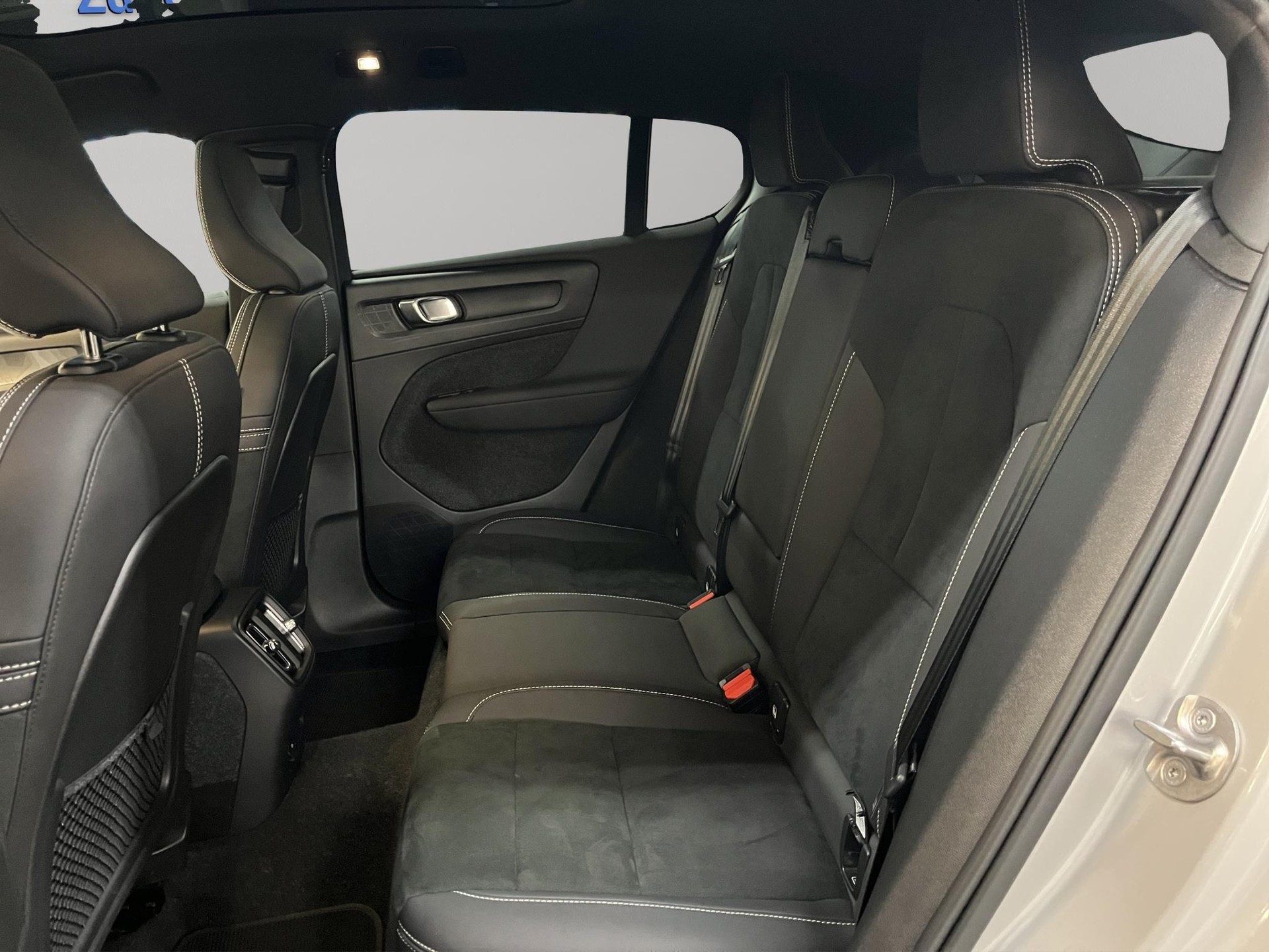 VOLVO C40 P8 Twin Recharge Ultimate AWD-image-12