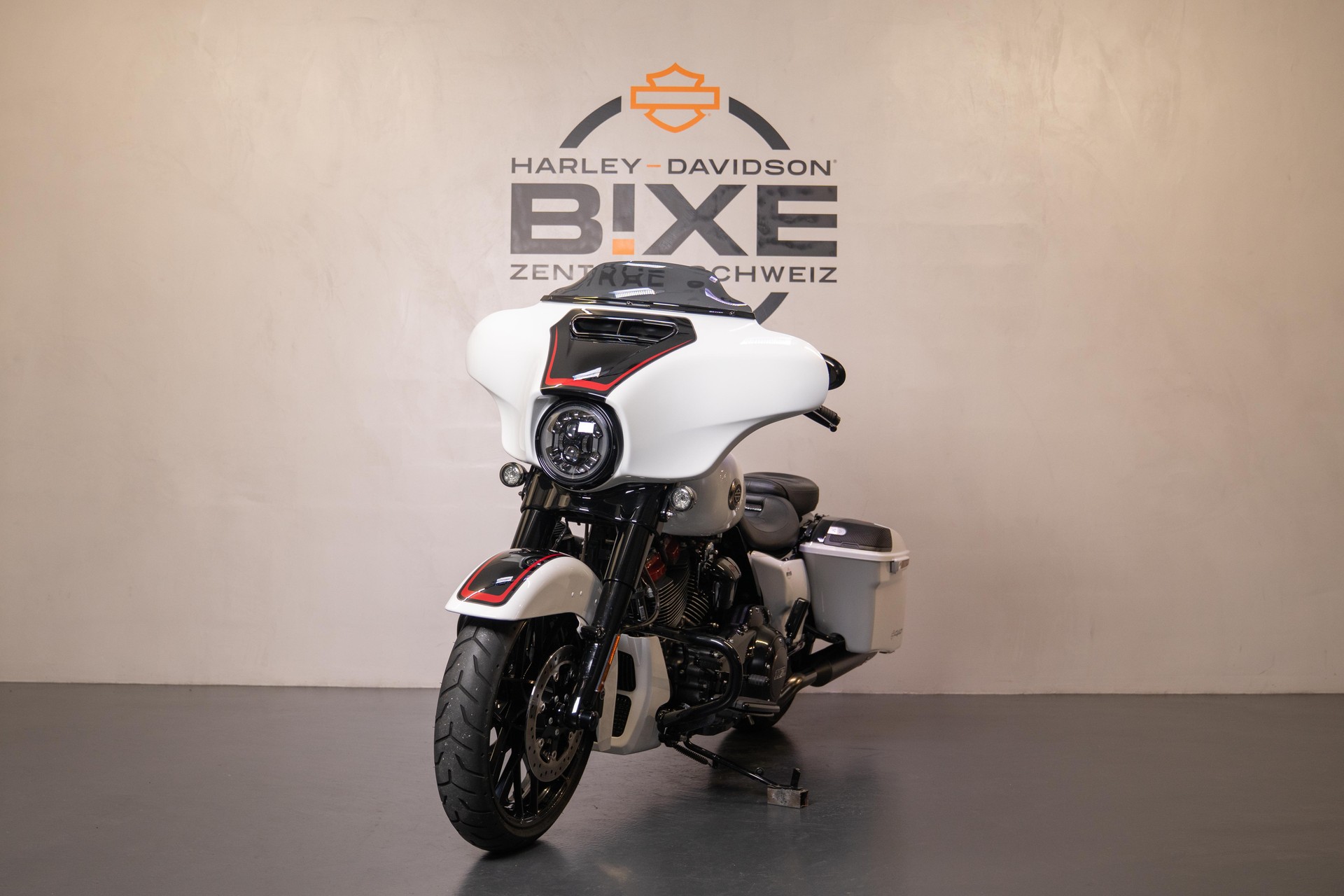 HARLEY-DAVIDSON FLHXSE Street Glide CVO 117-showroom-element-2