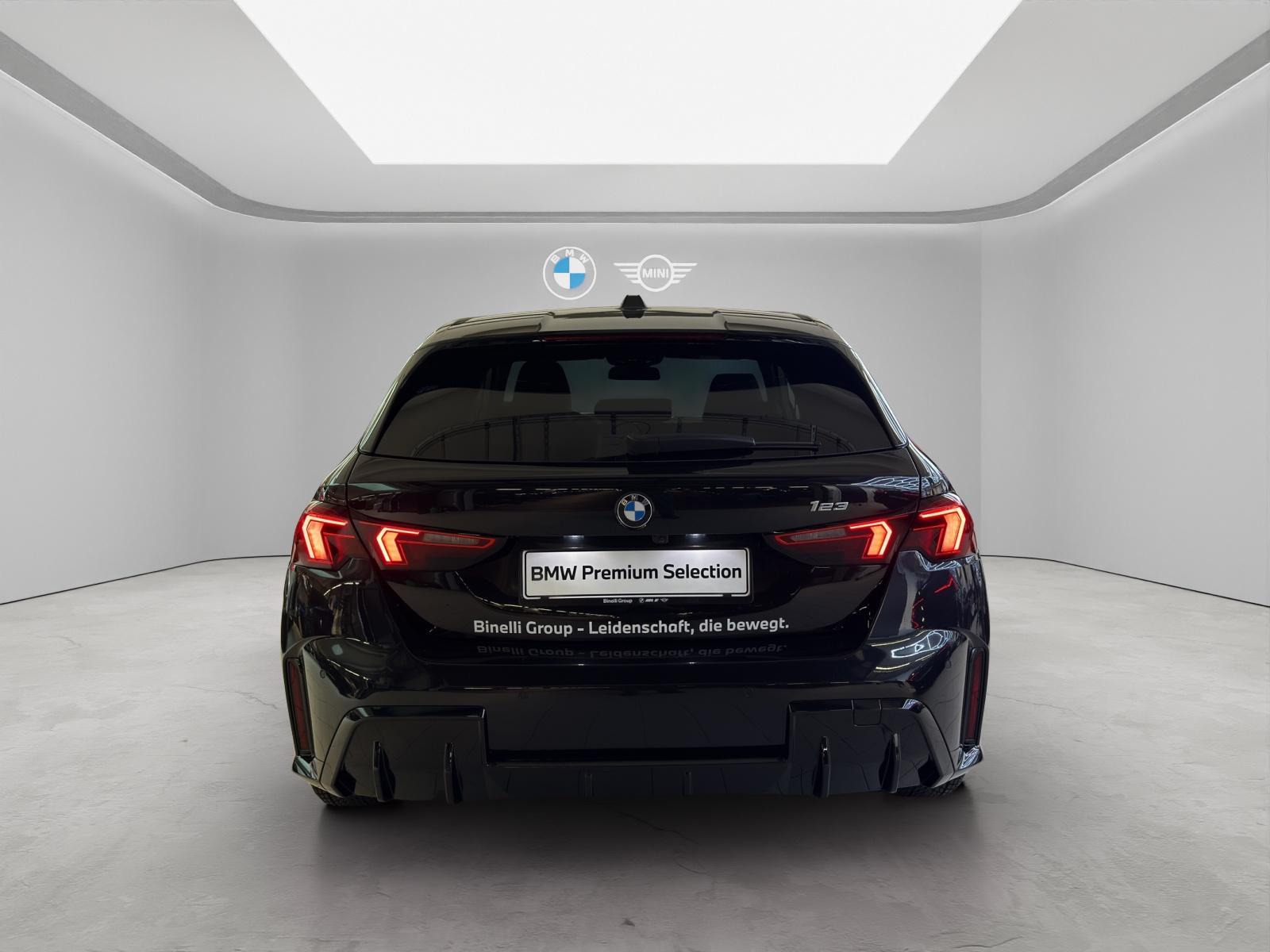 BMW F70 123 xDrive M-SportPaket-showroom-element-3