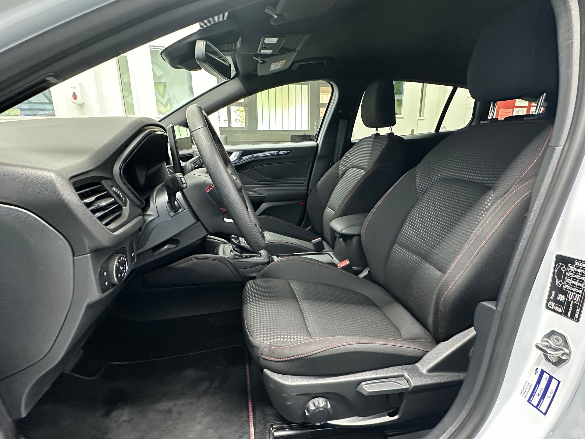 FORD Focus 1.0 MHEV ST-Line X Automat-image-7