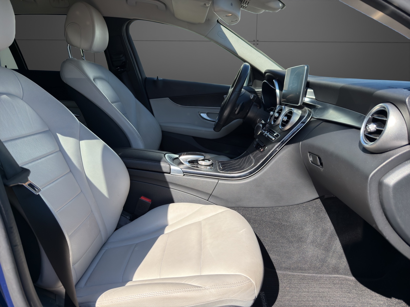 MERCEDES-BENZ C 250 d Swiss Star Avantgarde 4Matic 9G-Tronic-image-7