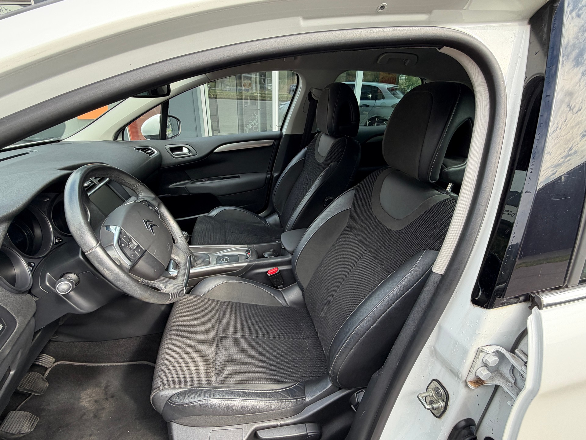 CITROEN C4 1.2 Pure Tech Shine-image-8