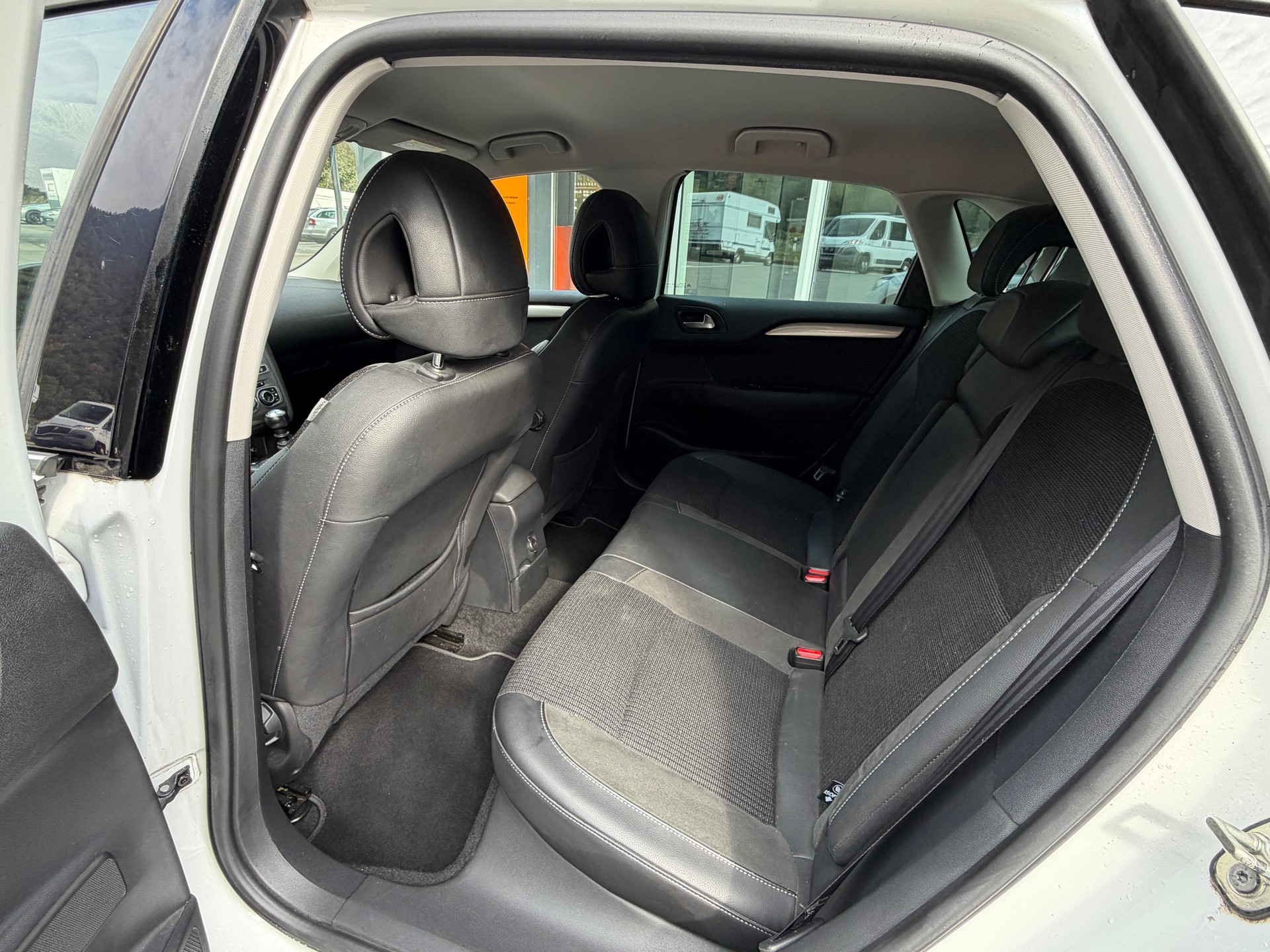 CITROEN C4 1.2 Pure Tech Shine-image-13