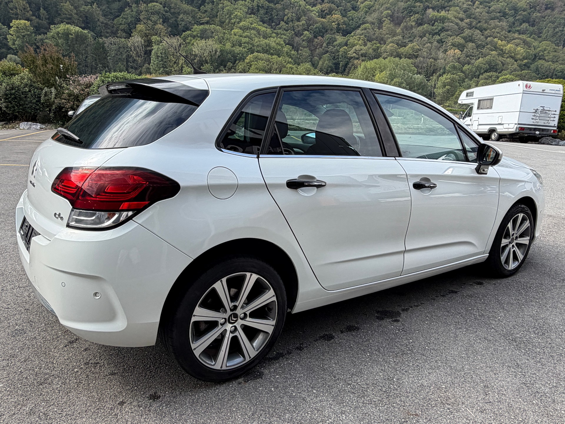 CITROEN C4 1.2 Pure Tech Shine-image-4