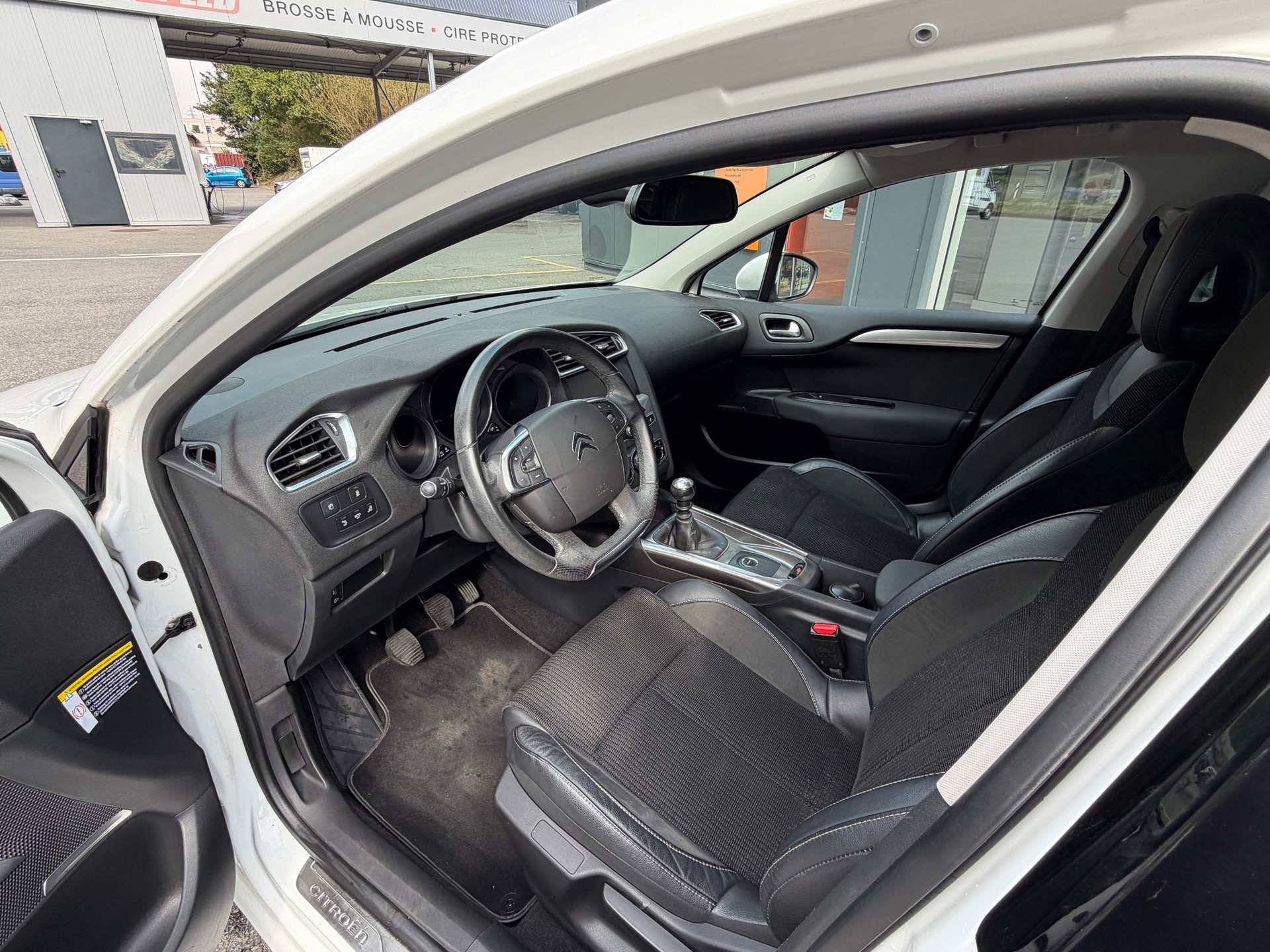 CITROEN C4 1.2 Pure Tech Shine-image-7