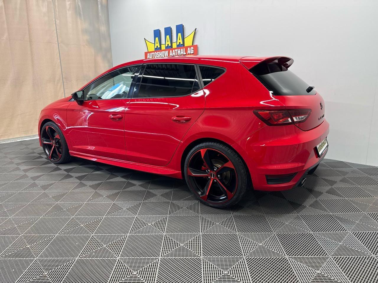SEAT Leon 2.0 TDI FR-showroom-element-1
