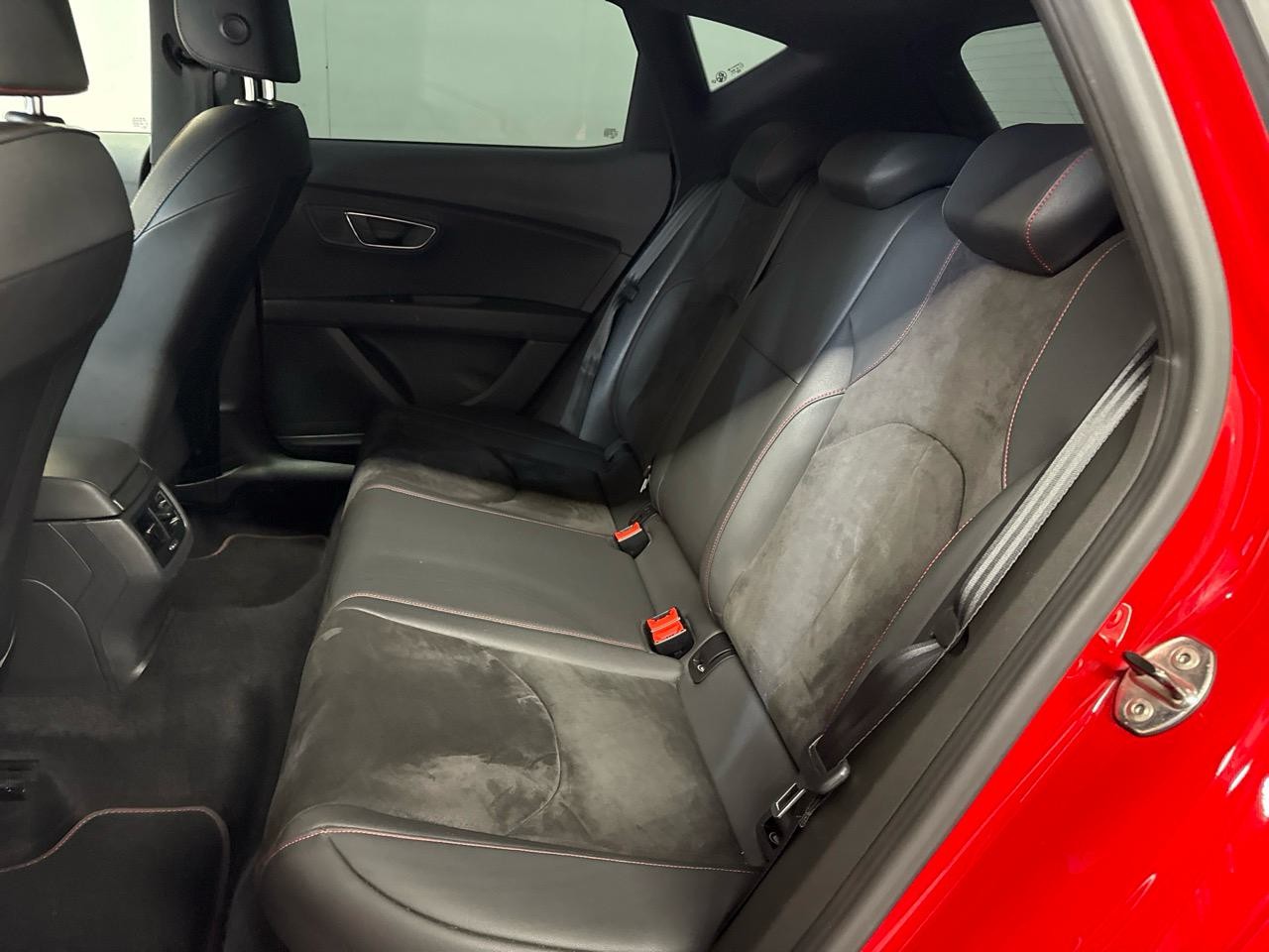 SEAT Leon 2.0 TDI FR-image-9