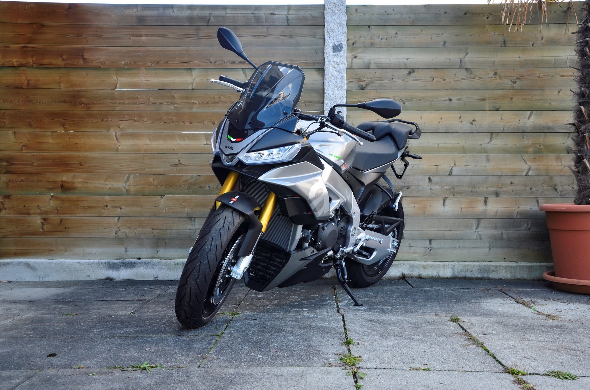 APRILIA Tuono V4 1100-image-2