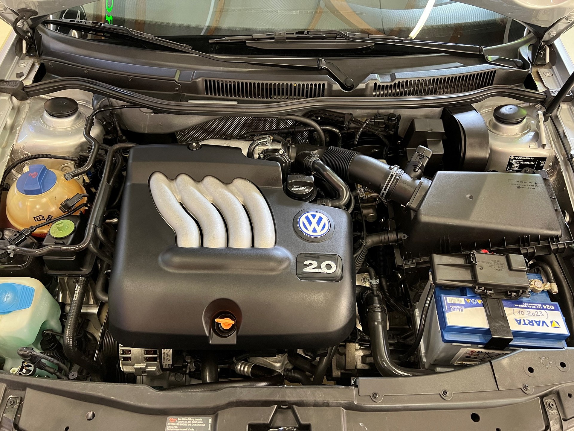 VW BORA MIT ERST: 56`000 KM !! AUTOMAT !! FRISCH AB MFK !! BORA 2.0 COMPFORTLINE-image-11