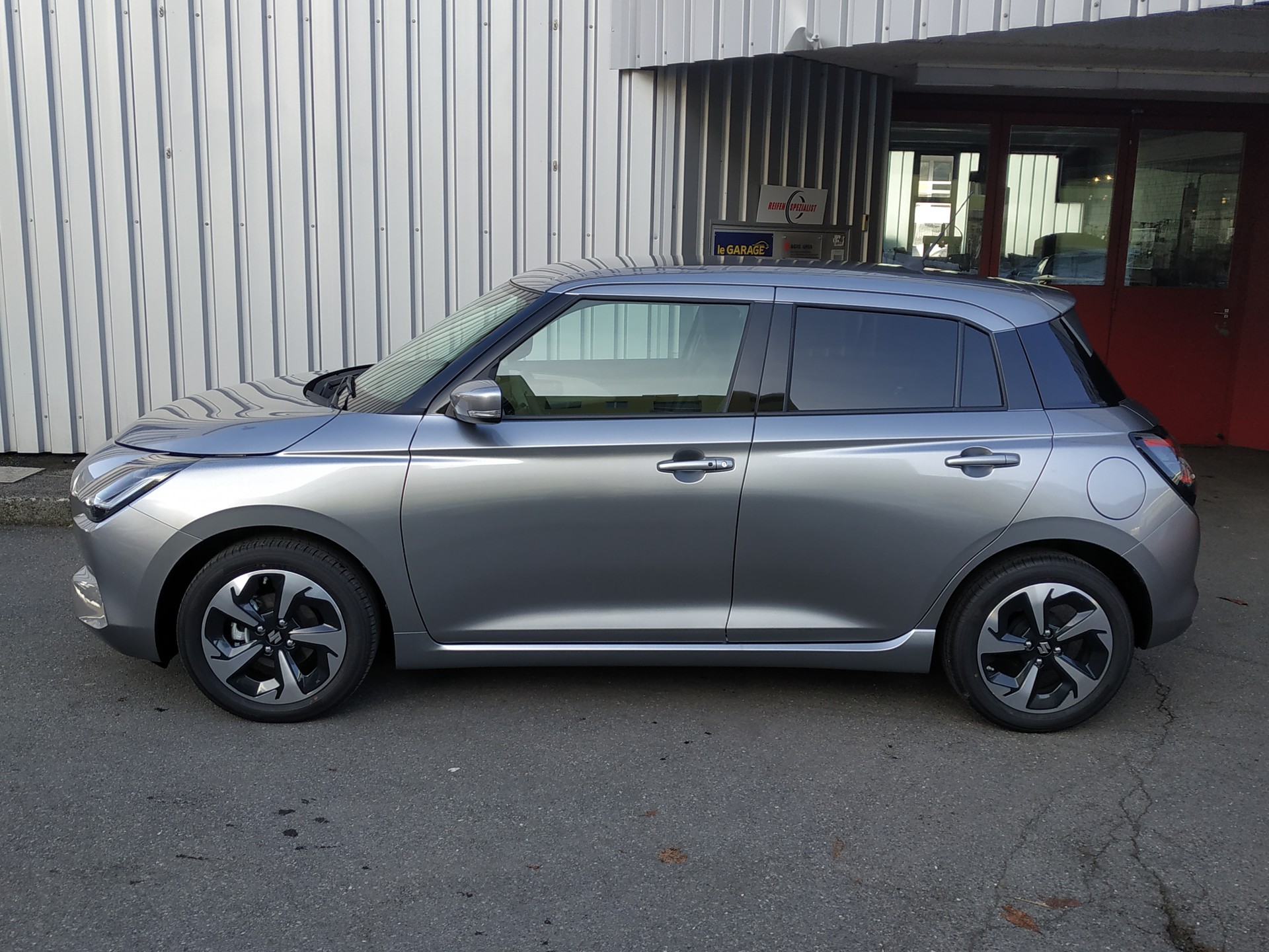 SUZUKI Swift 1.2 Compact Top Hybrid CVT MY25-image-6