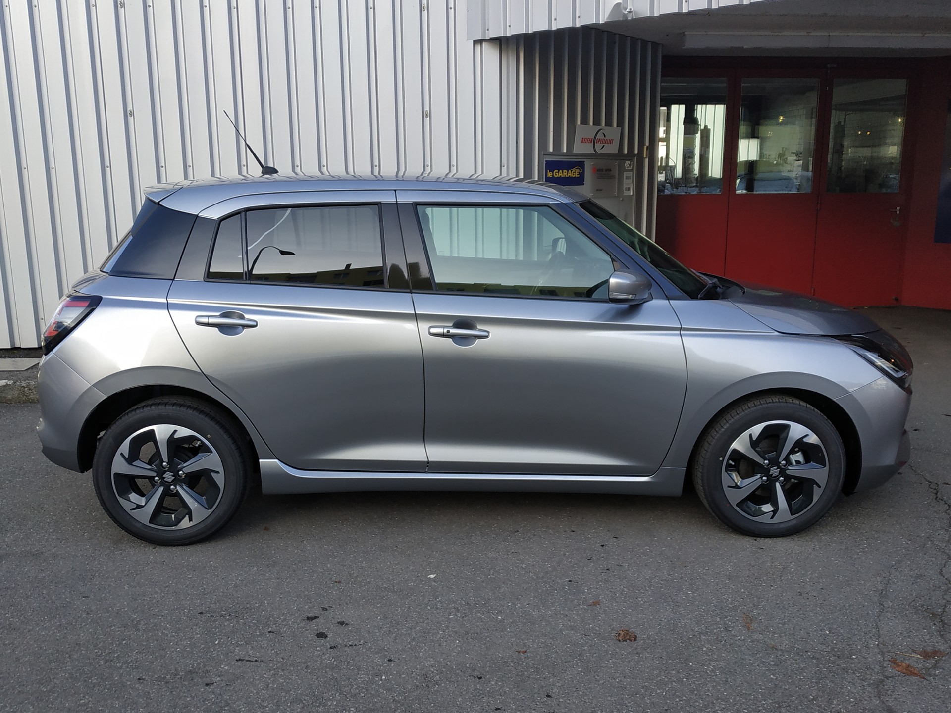 SUZUKI Swift 1.2 Compact Top Hybrid CVT MY25-image-4