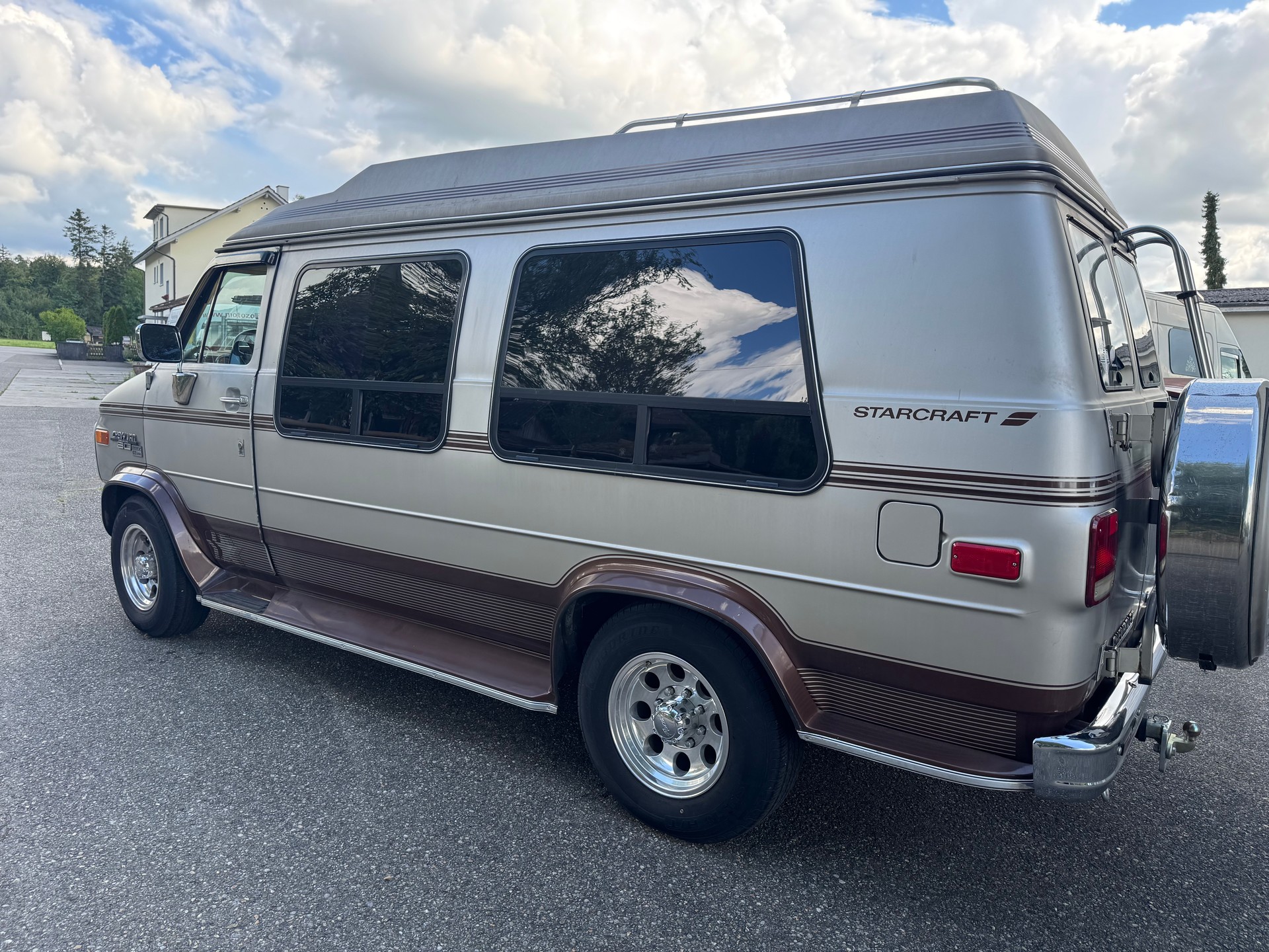 CHEVROLET G30 Starcraft Van Conversions-image-2