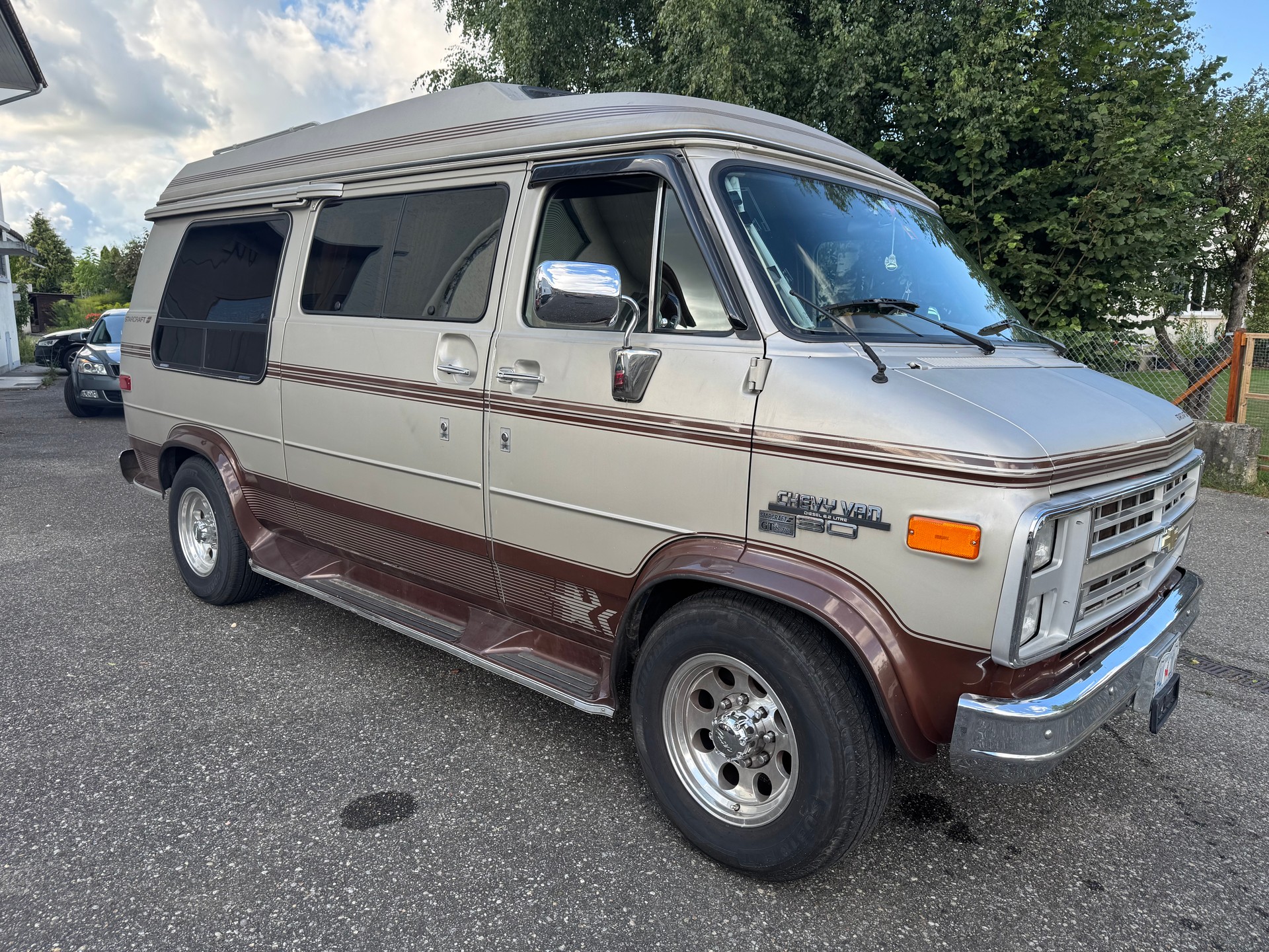 CHEVROLET G30 Starcraft Van Conversions