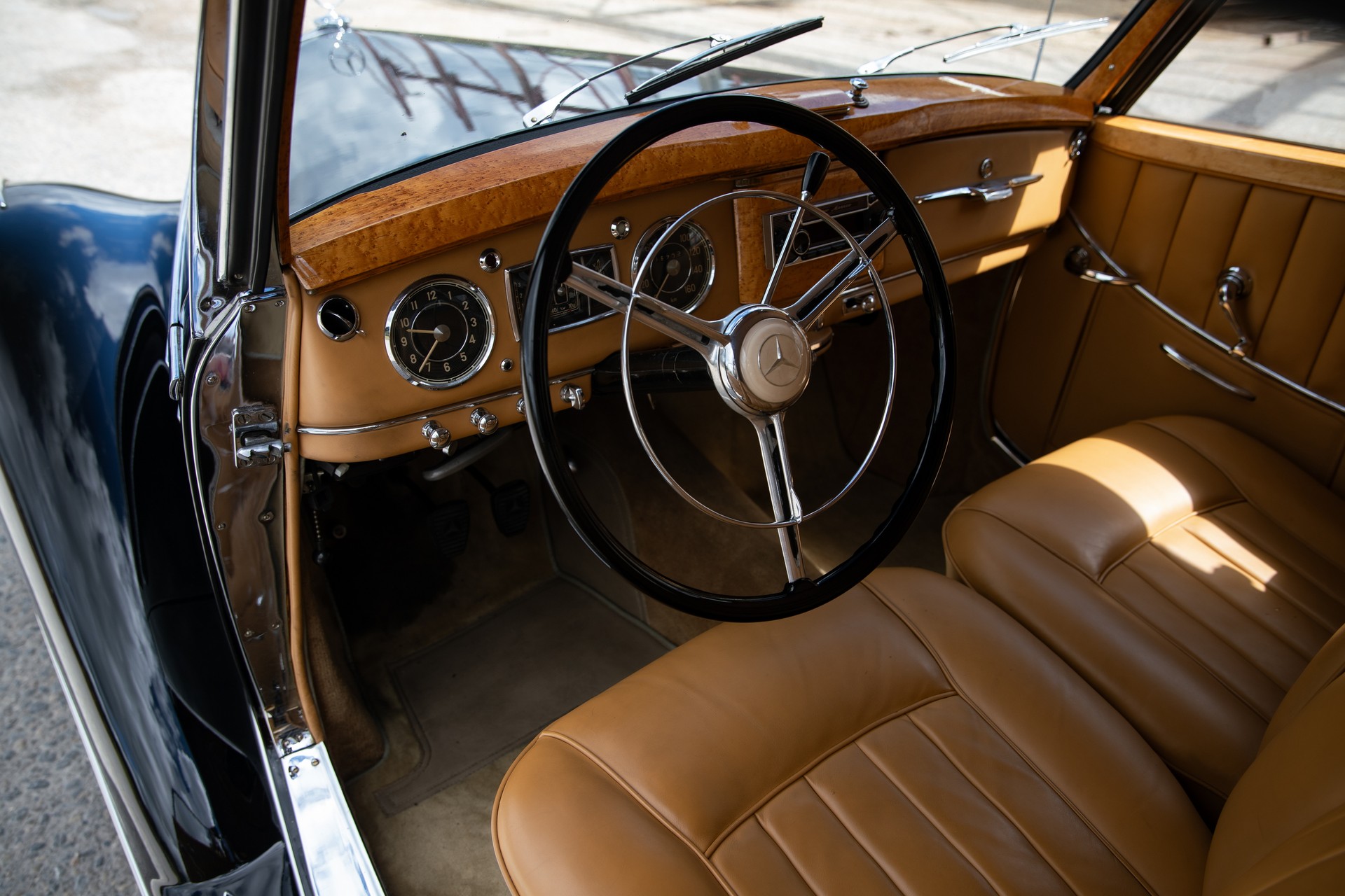 MERCEDES-BENZ 220 Cabriolet A (W187)-image-7