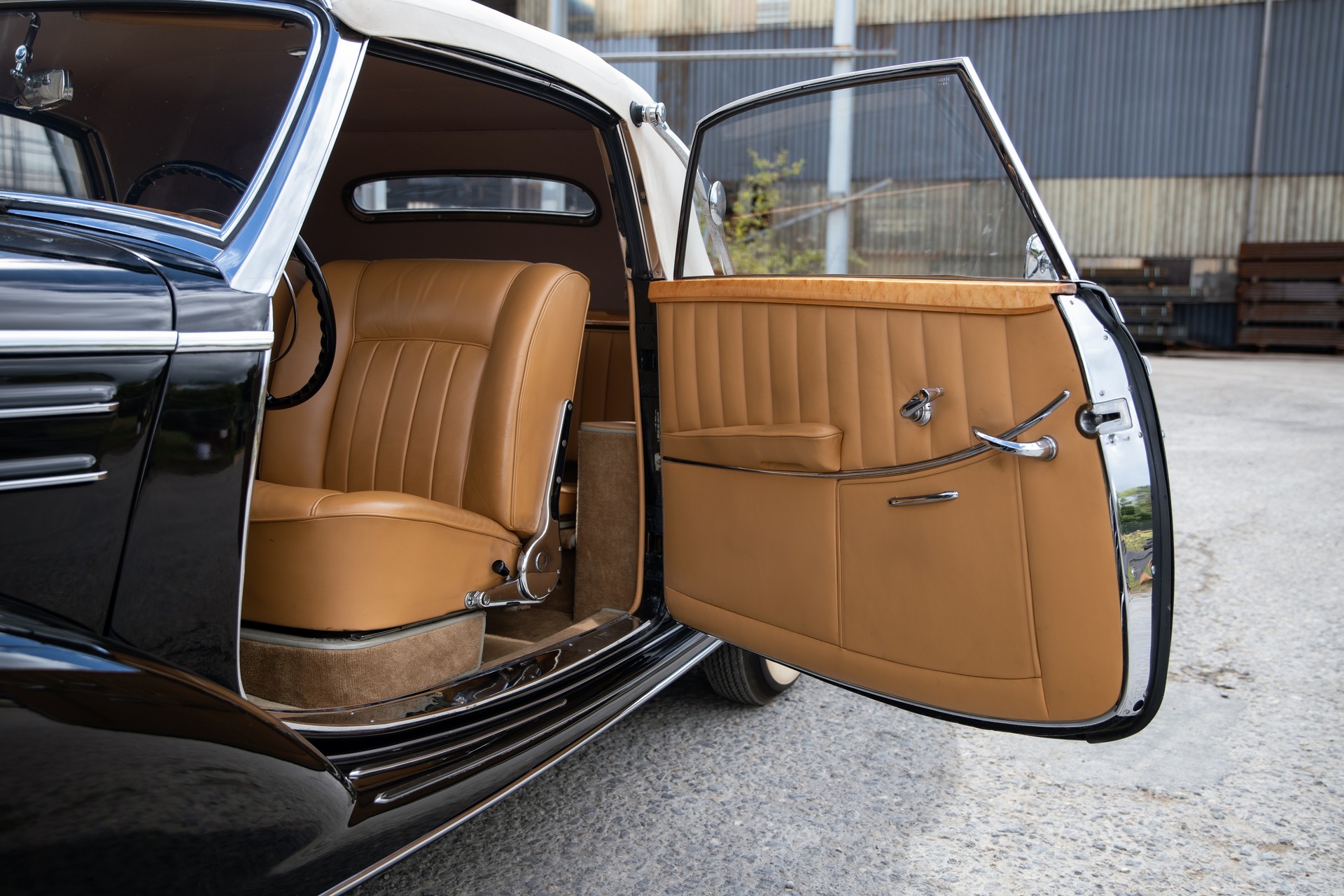 MERCEDES-BENZ 220 Cabriolet A (W187)-image-8