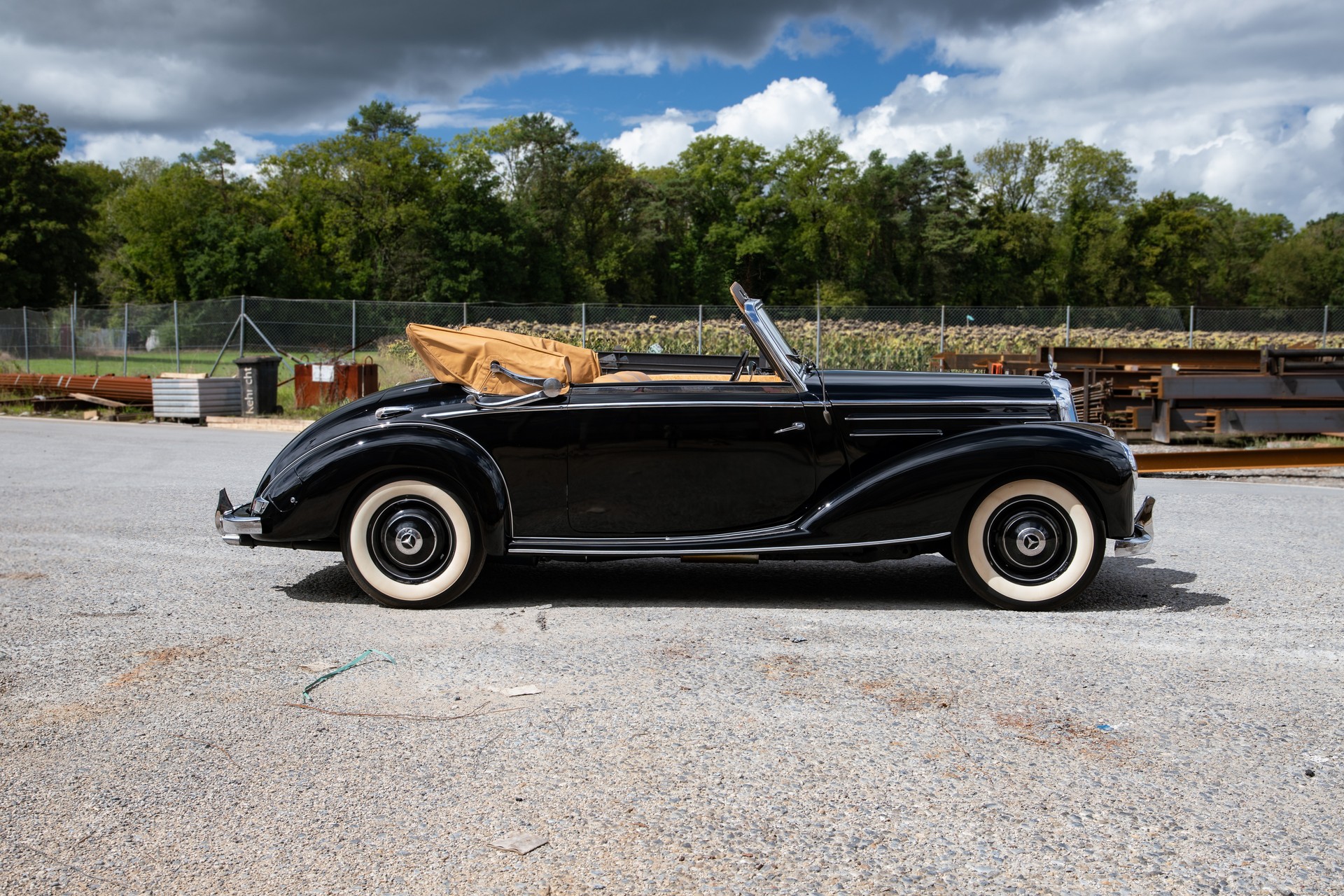 MERCEDES-BENZ 220 Cabriolet A (W187)
