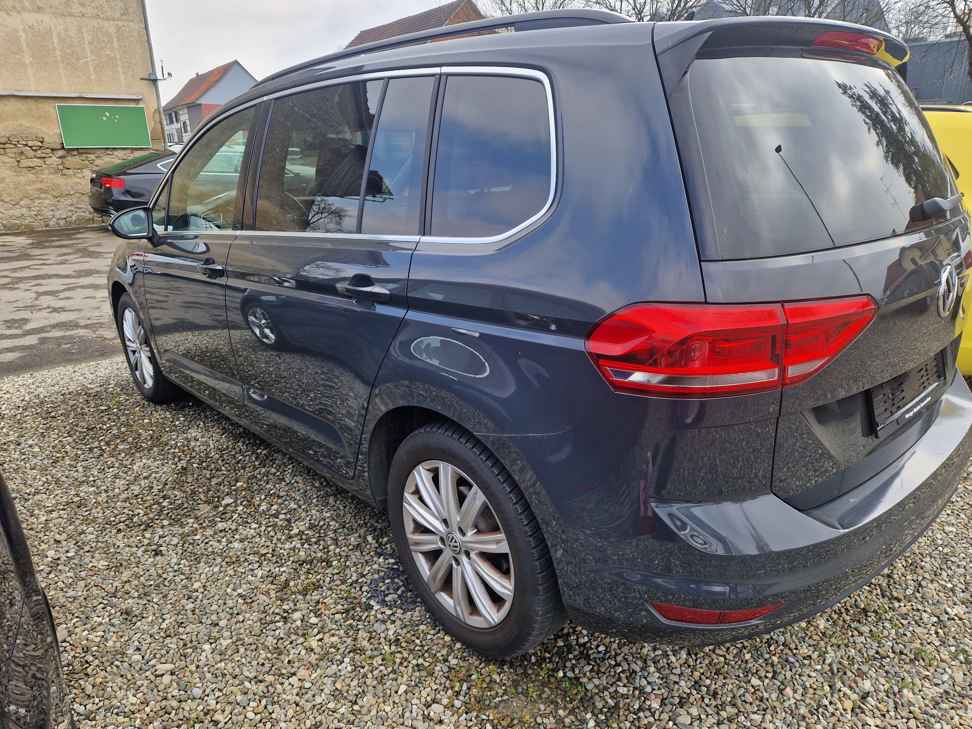 VW Touran 1.6 TDI BlueMotion Technology Comfortline DSG-image-3