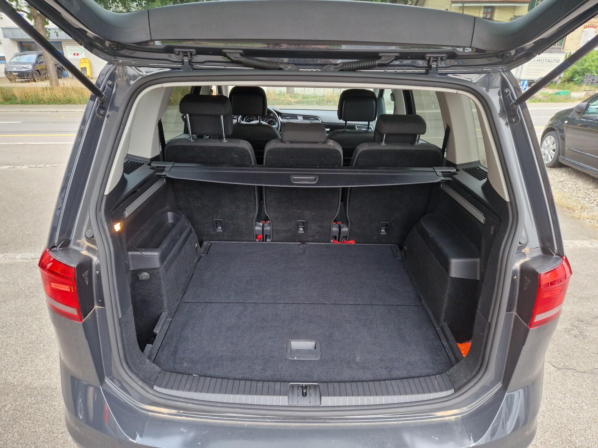 VW Touran 1.6 TDI BlueMotion Technology Comfortline DSG-image-8