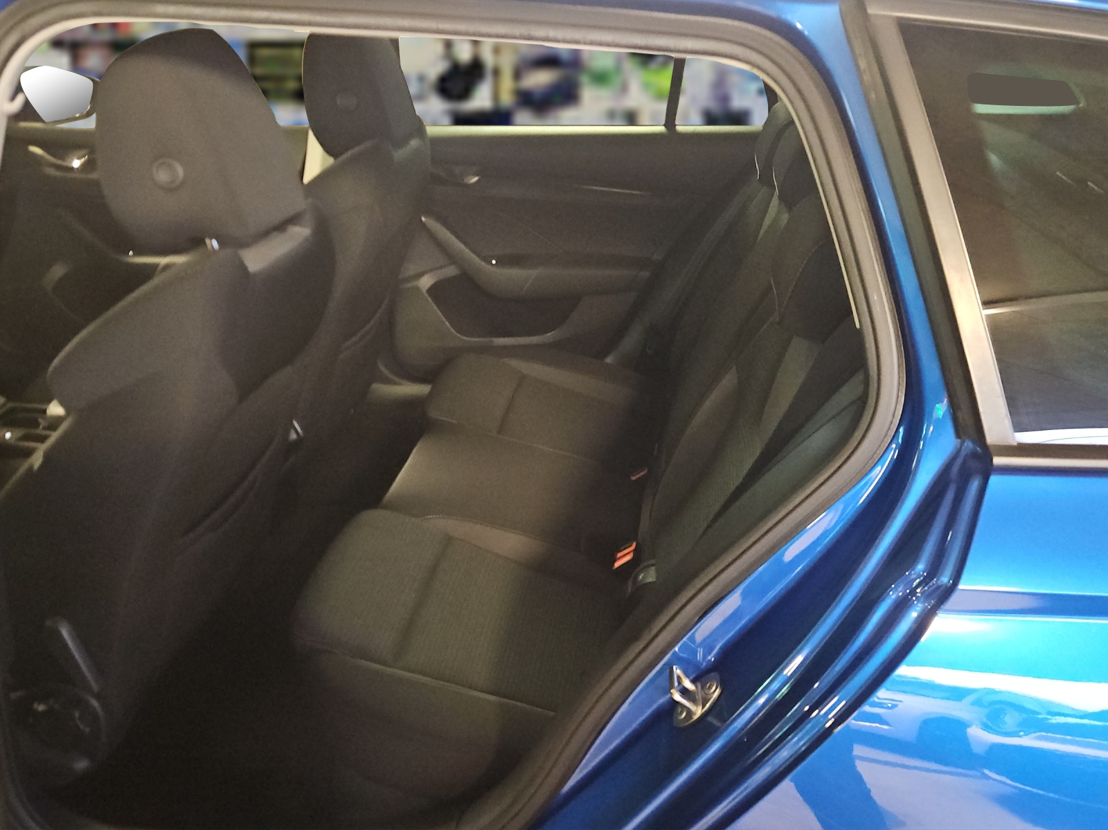 SKODA Octavia Combi 2.0 TDI DSG Ambition 4x4-image-9