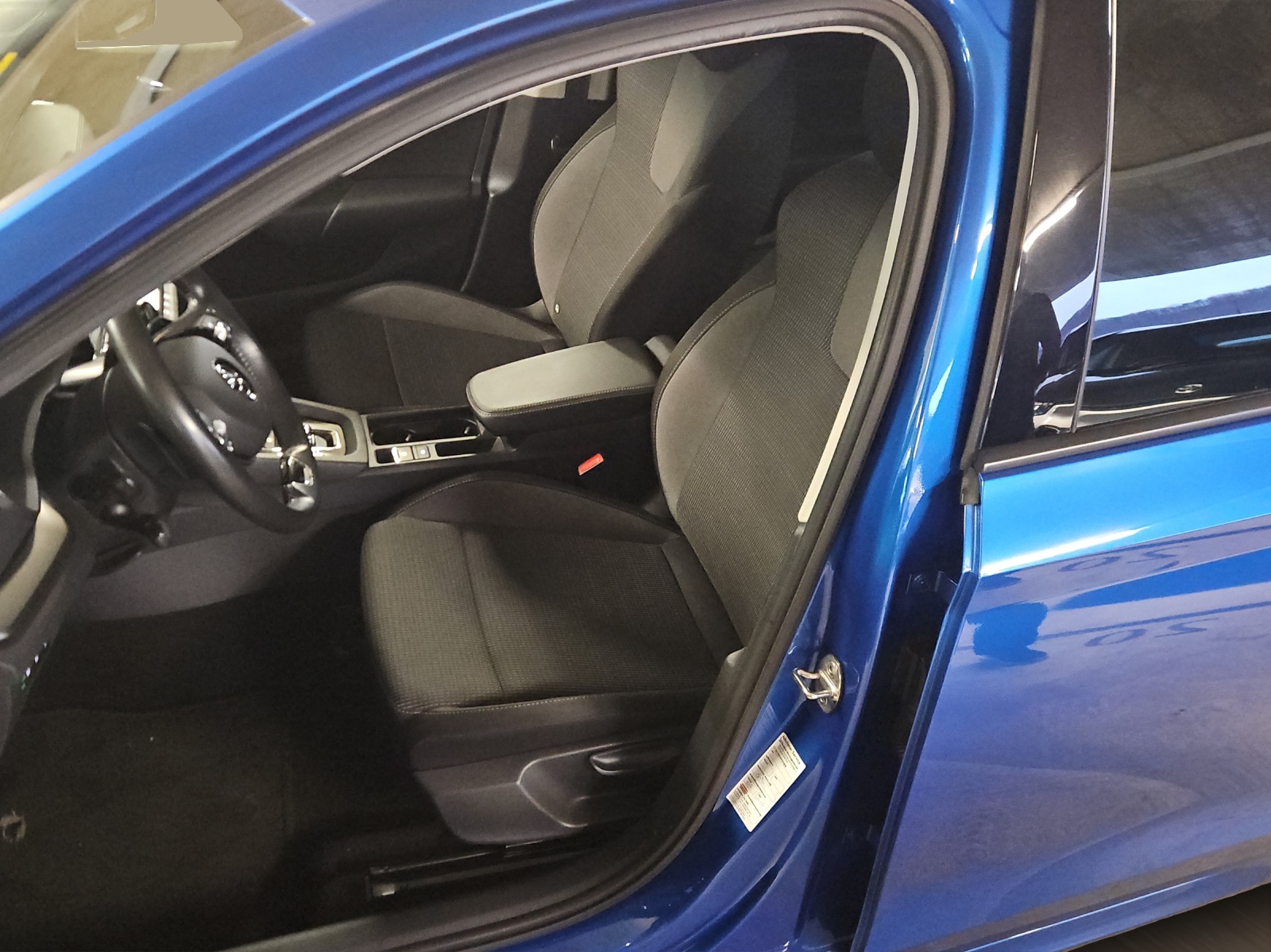 SKODA Octavia Combi 2.0 TDI DSG Ambition 4x4-image-8