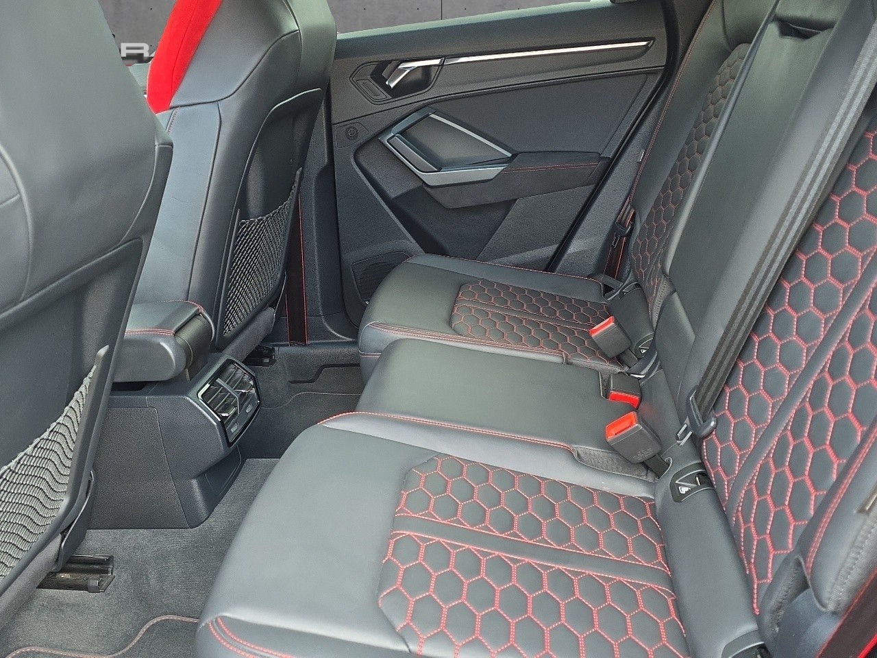 AUDI RS Q3 Sportback quattro S tronic-image-6