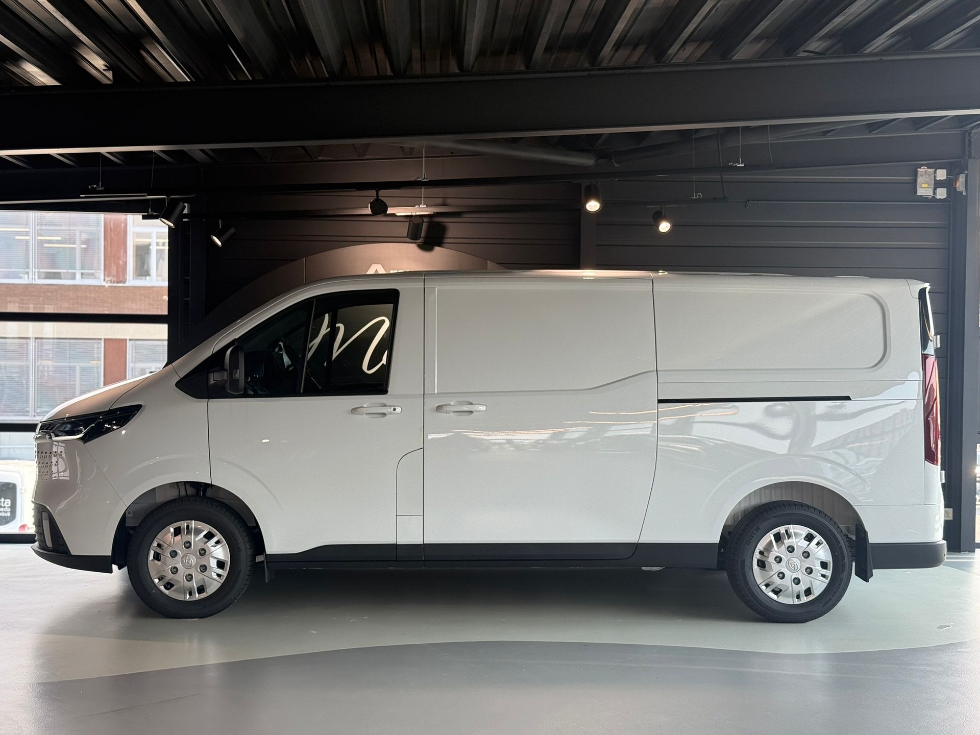 MAXUS Deliver 7 2.0D L2-showroom-element-1